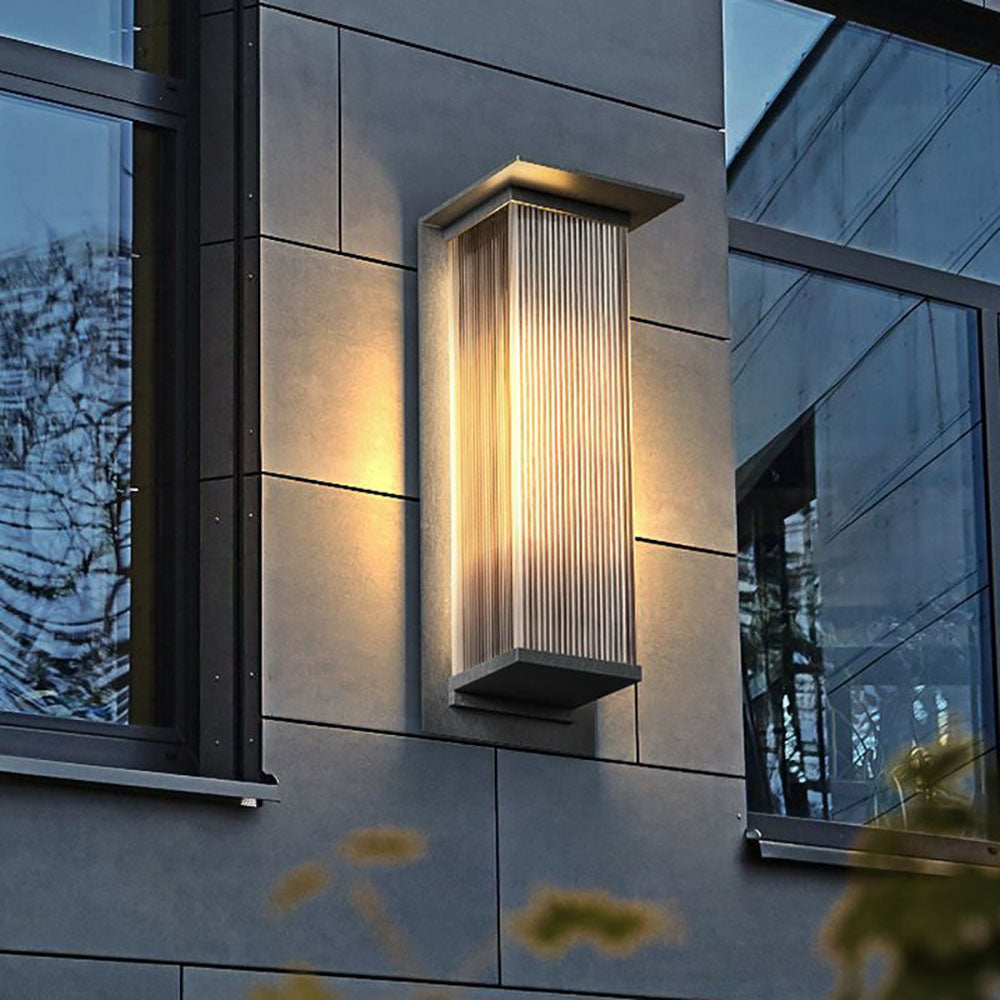 Utonelor Outdoor Wall Light