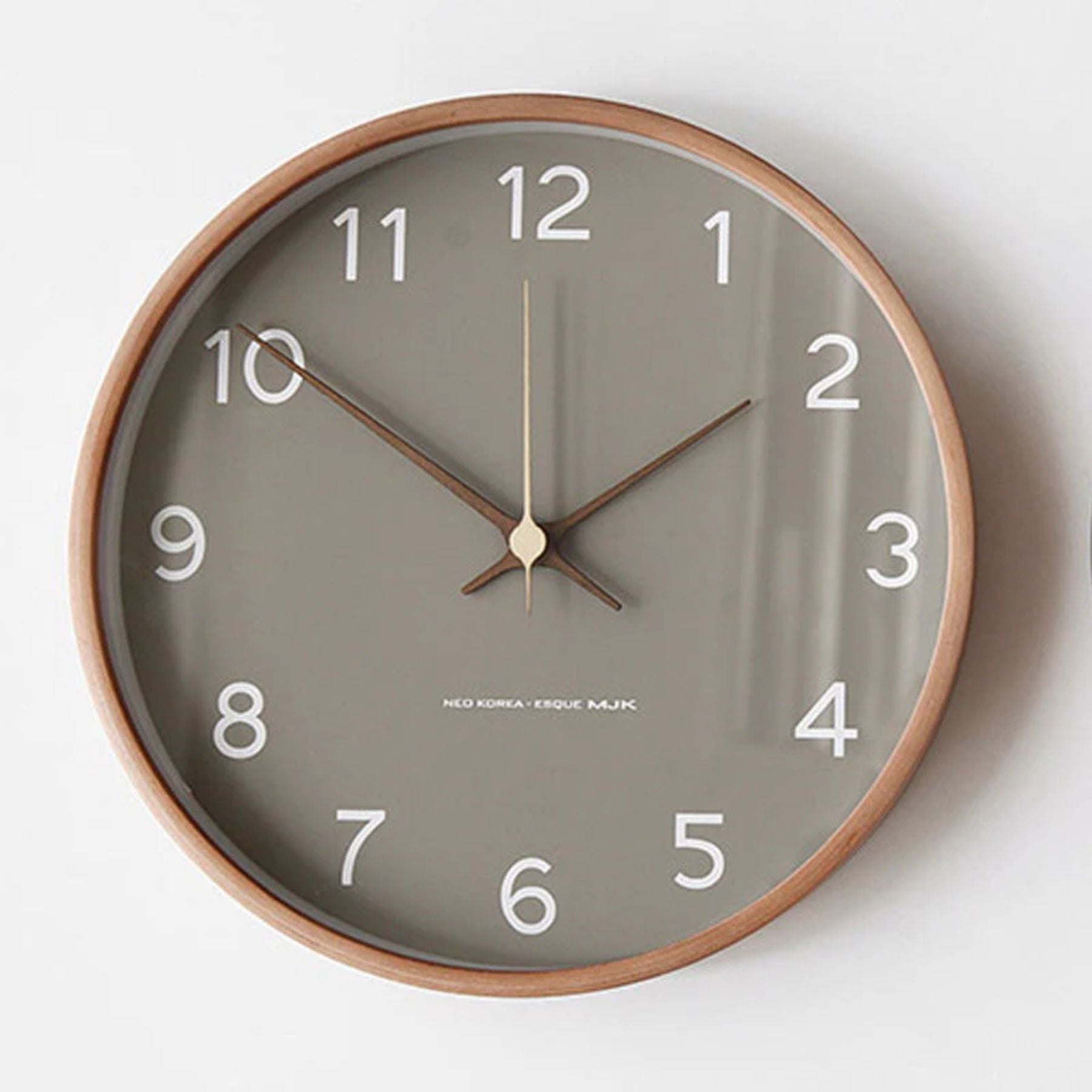 Kenvia Analogue Wall Clock