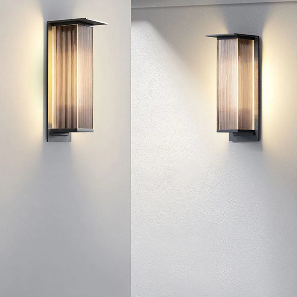 Utonelor Outdoor Wall Light