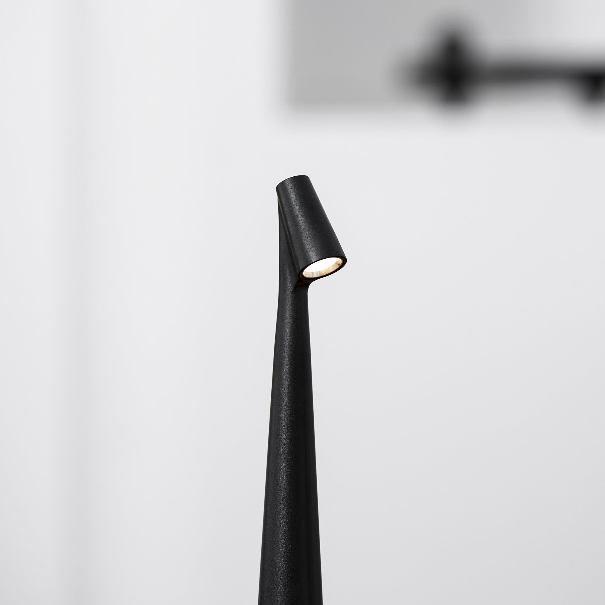Avaro Table Lamp