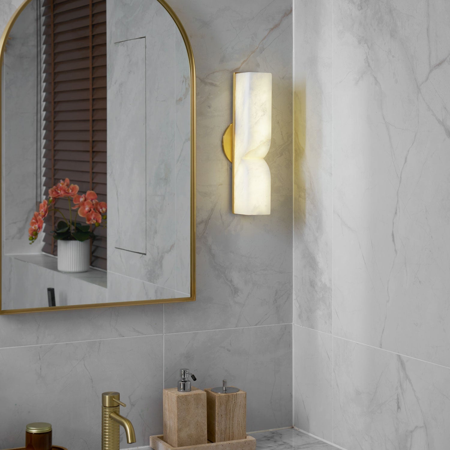 Soroza Alabaster Wall Light
