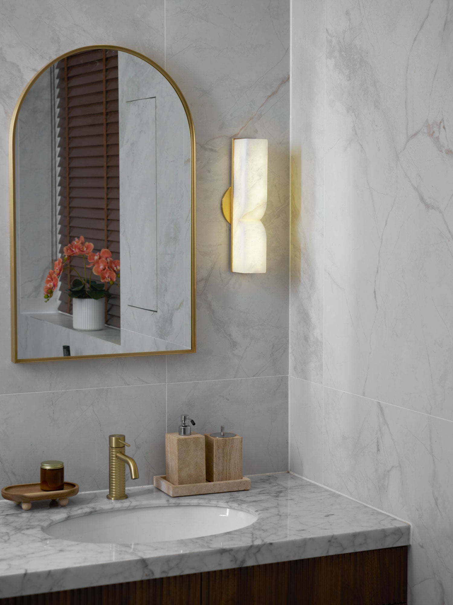 Soroza Alabaster Wall Light