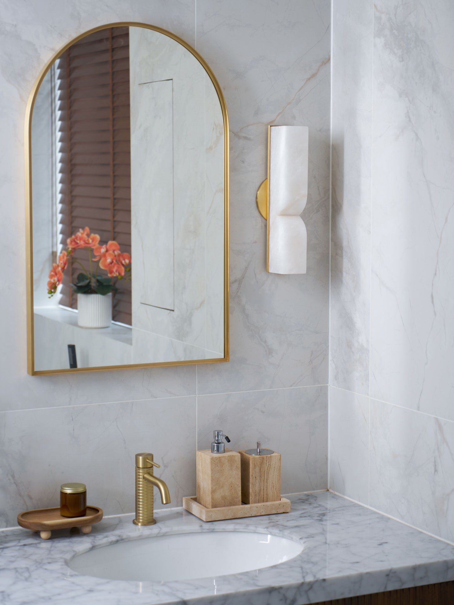 Soroza Alabaster Wall Light