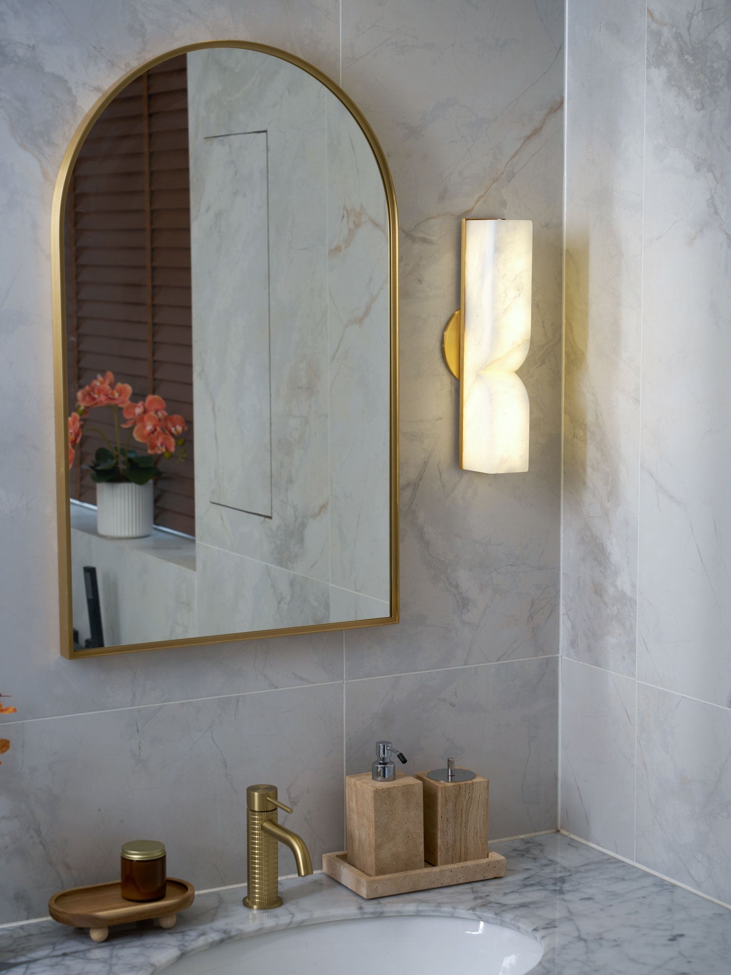 Soroza Alabaster Wall Light
