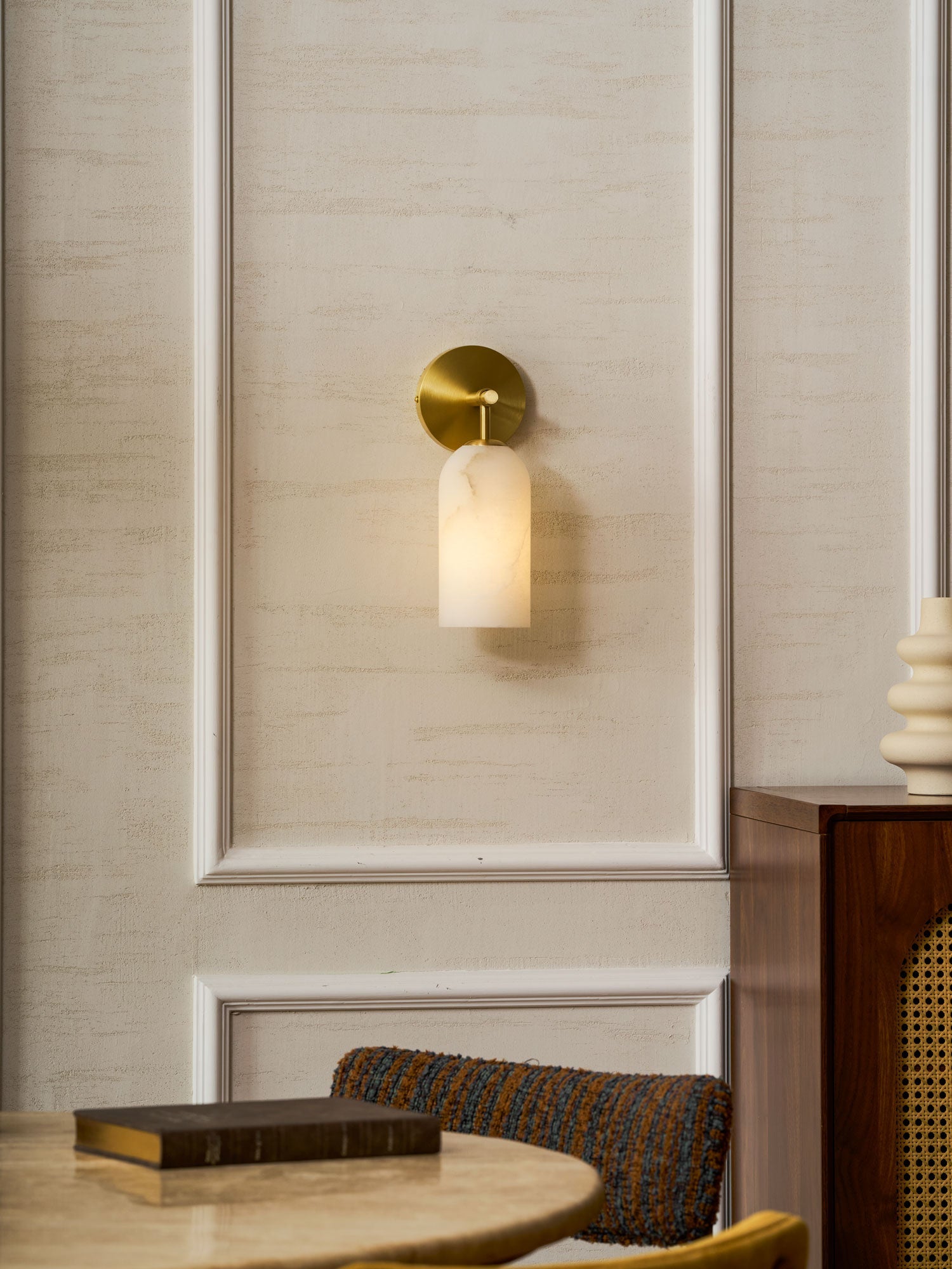 Hadeno Alabaster Wall Light