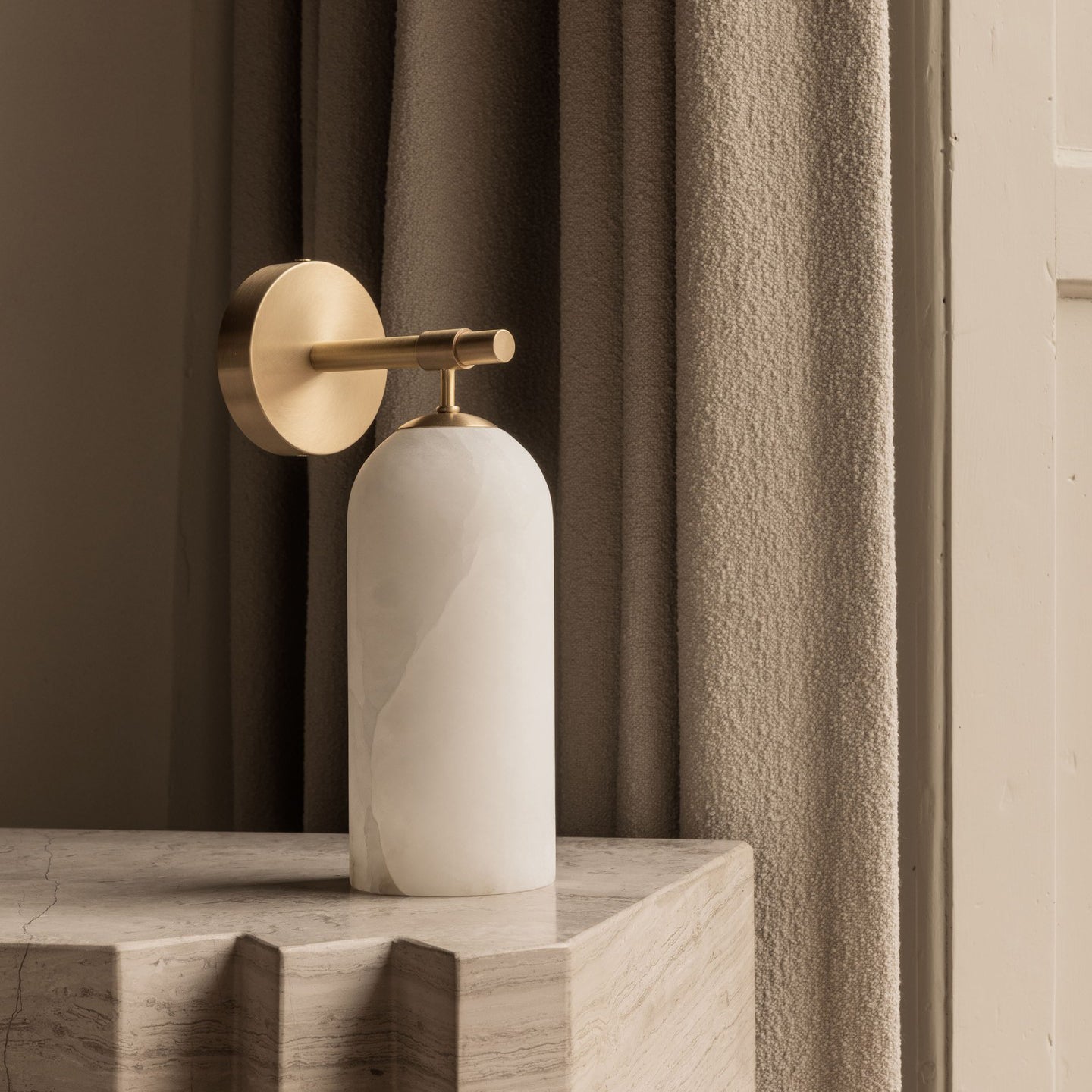 Hadeno Alabaster Wall Light