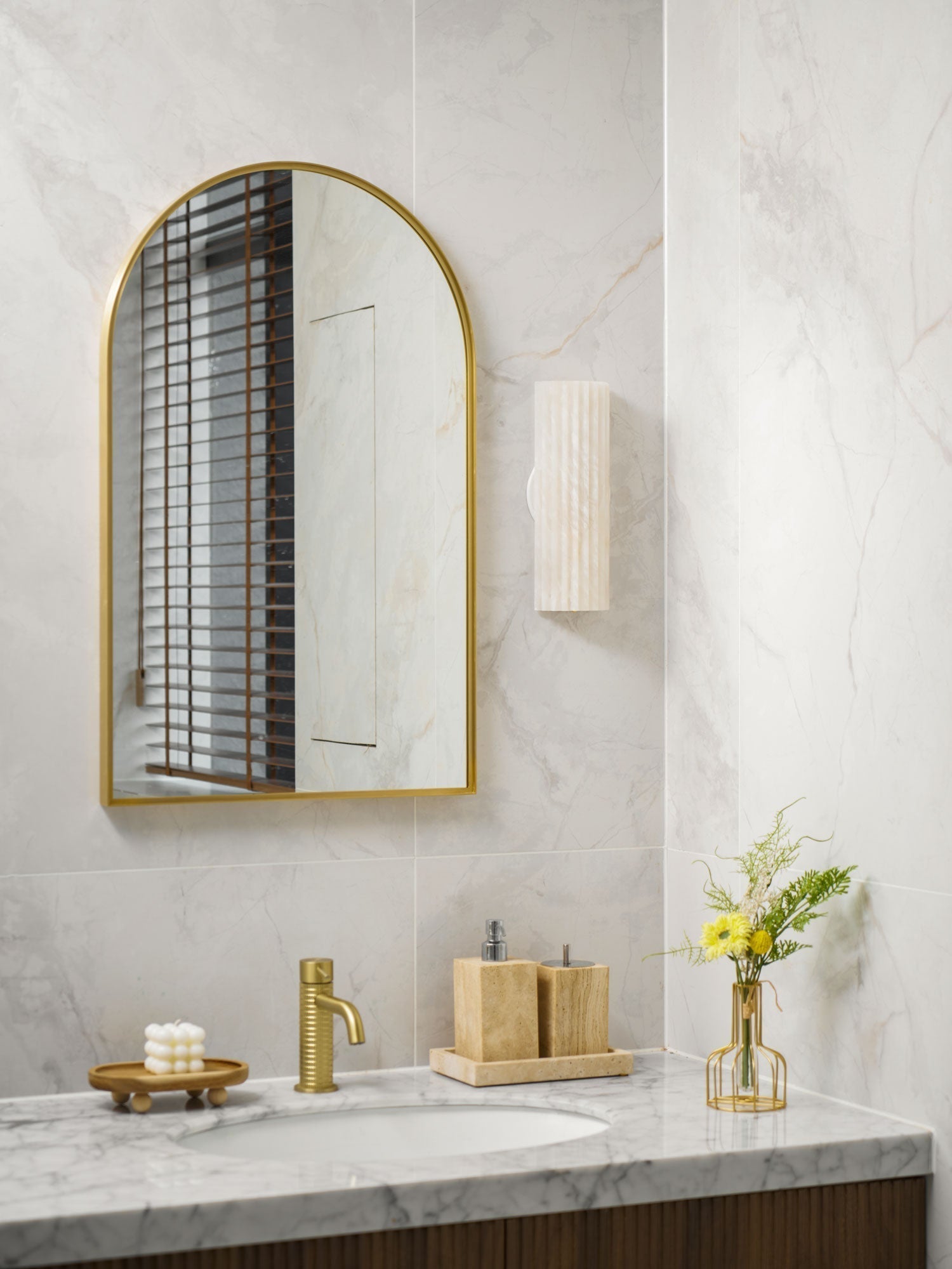 Arralna Alabaster Wall Light