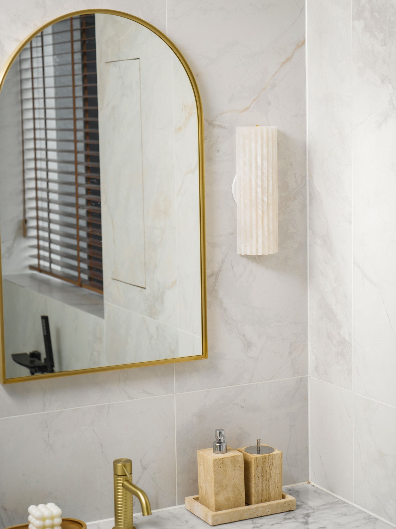 Arralna Alabaster Wall Light