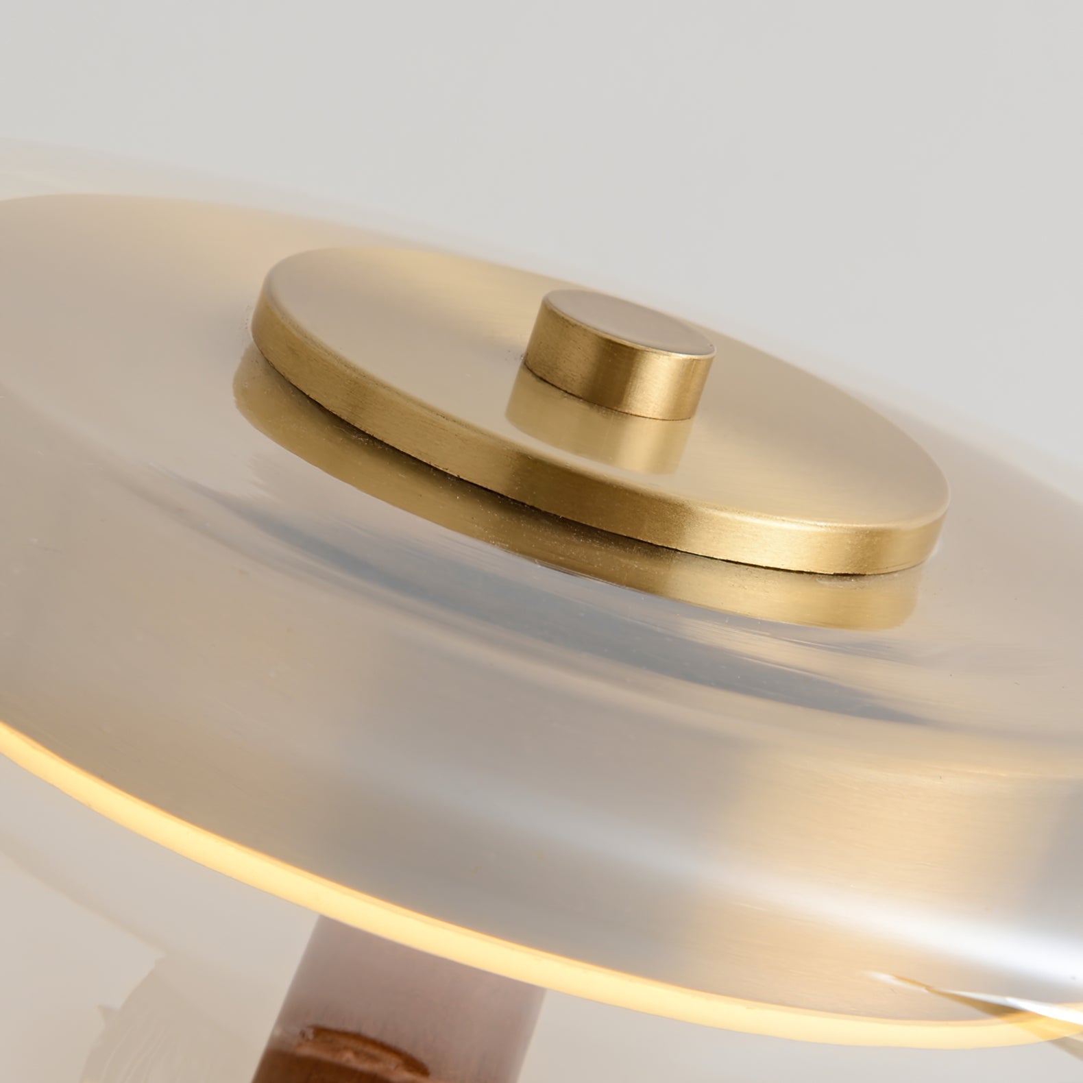 Aravorin Table Lamp