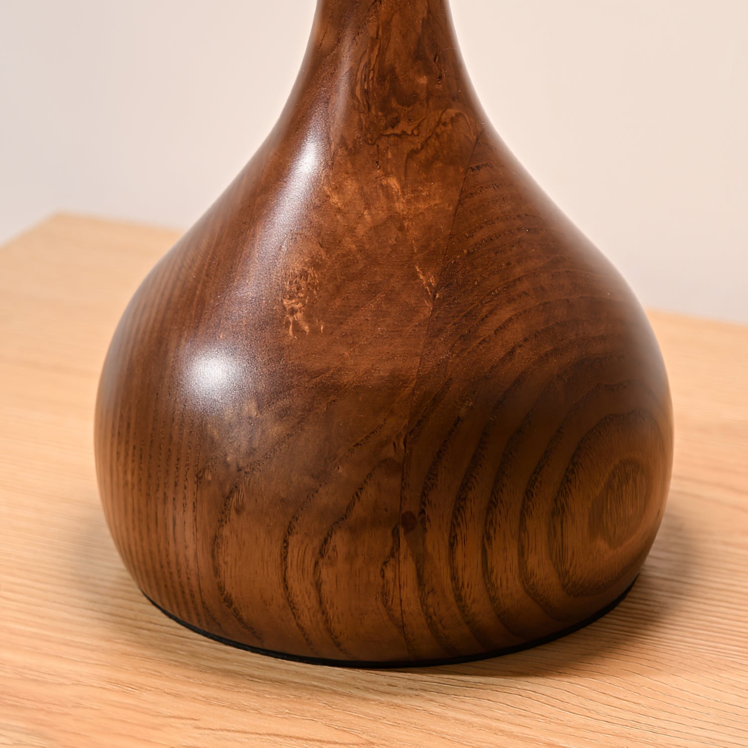 Aravorin Table Lamp