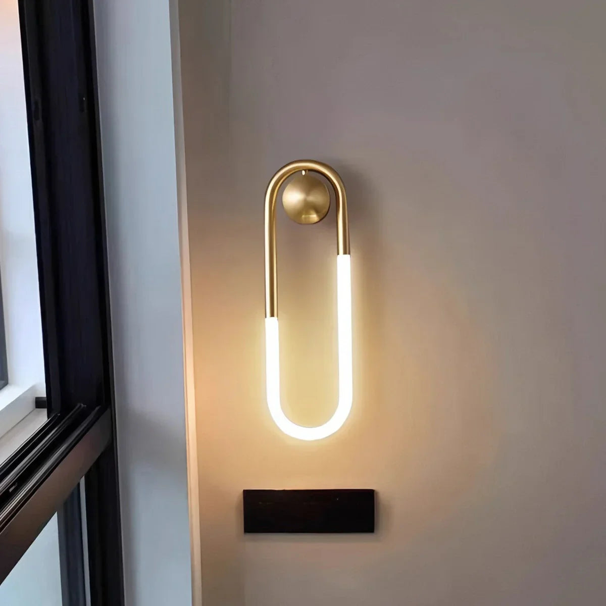 Kivonia Wall Light