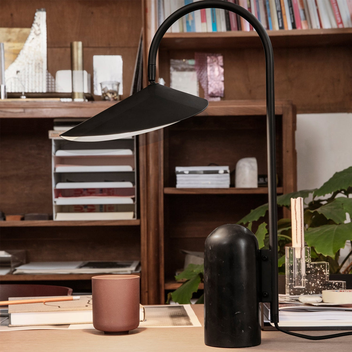 Guval Minimalist Table Lamp