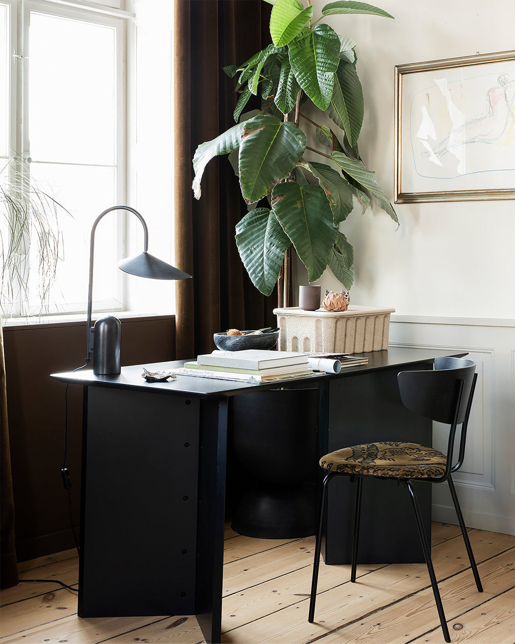 Guval Minimalist Table Lamp