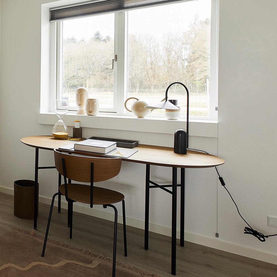 Guval Minimalist Table Lamp