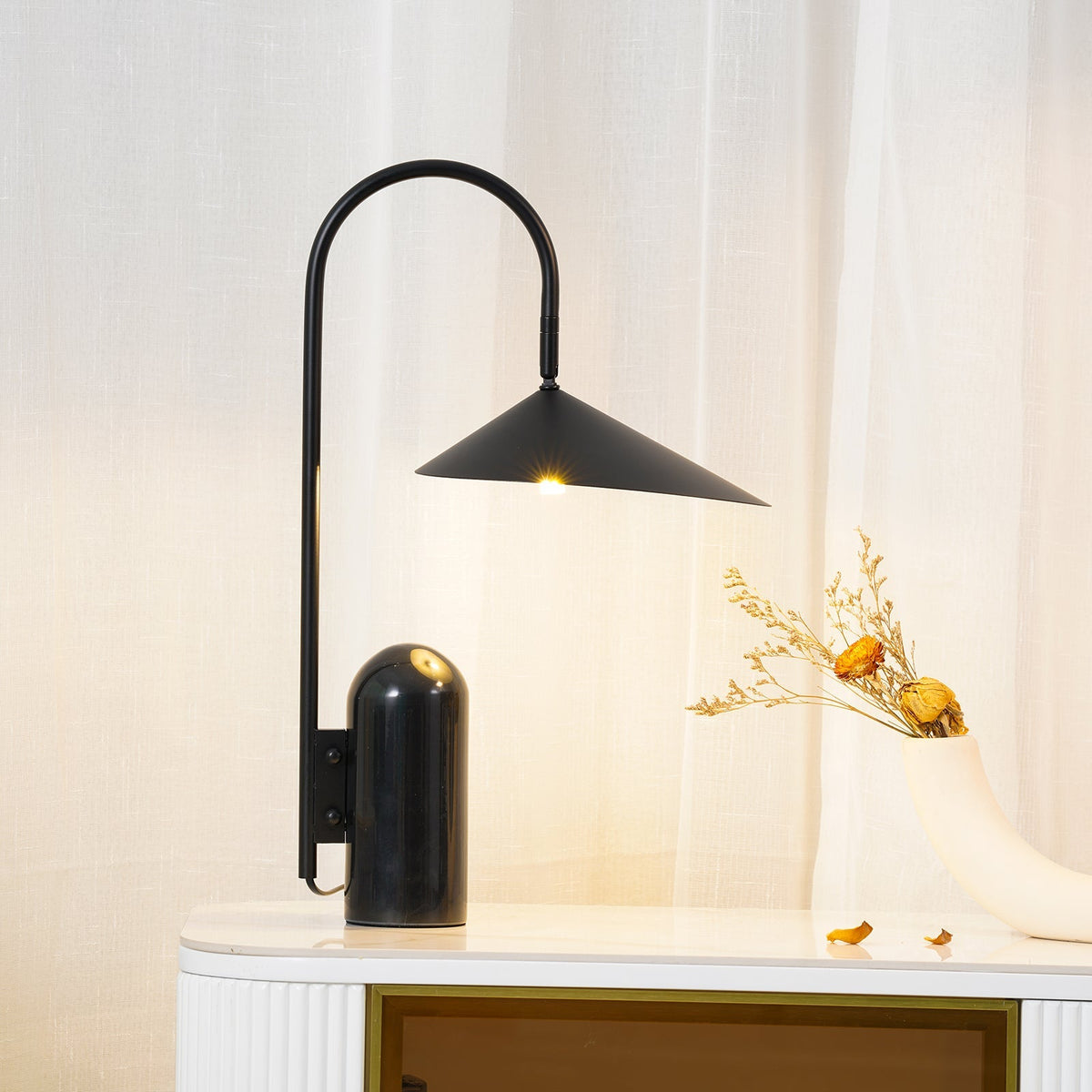 Guval Minimalist Table Lamp