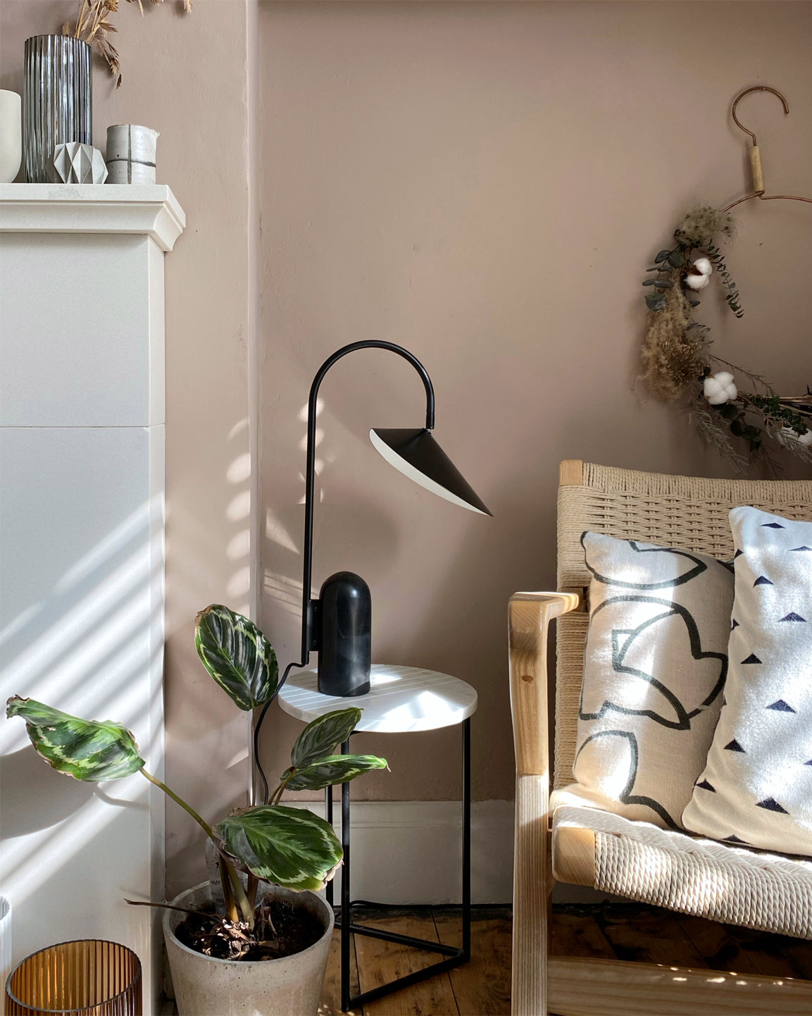 Guval Minimalist Table Lamp