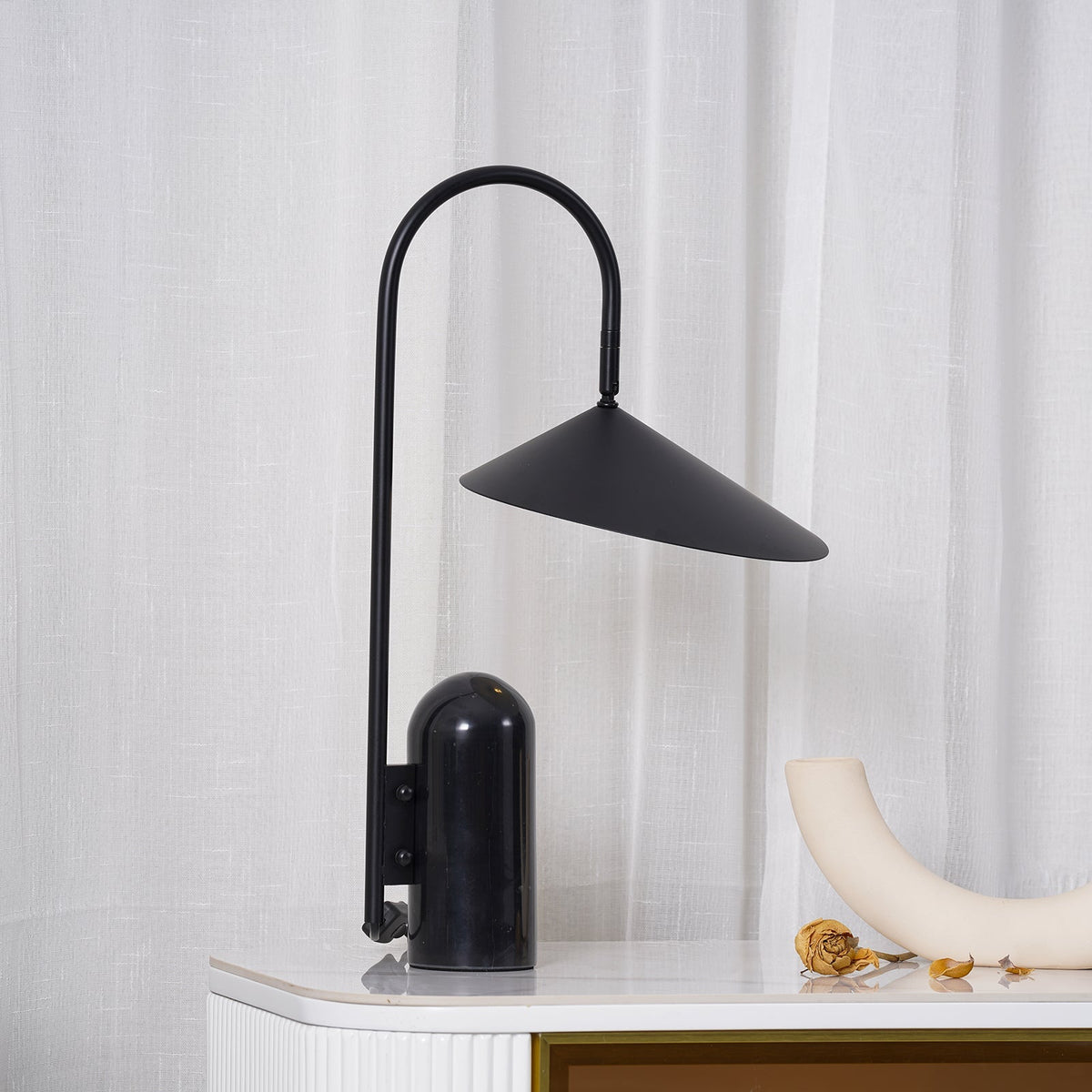 Guval Minimalist Table Lamp