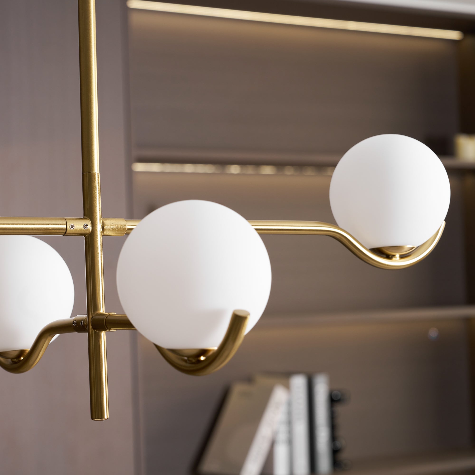 Avaleo Globe Pendant Light