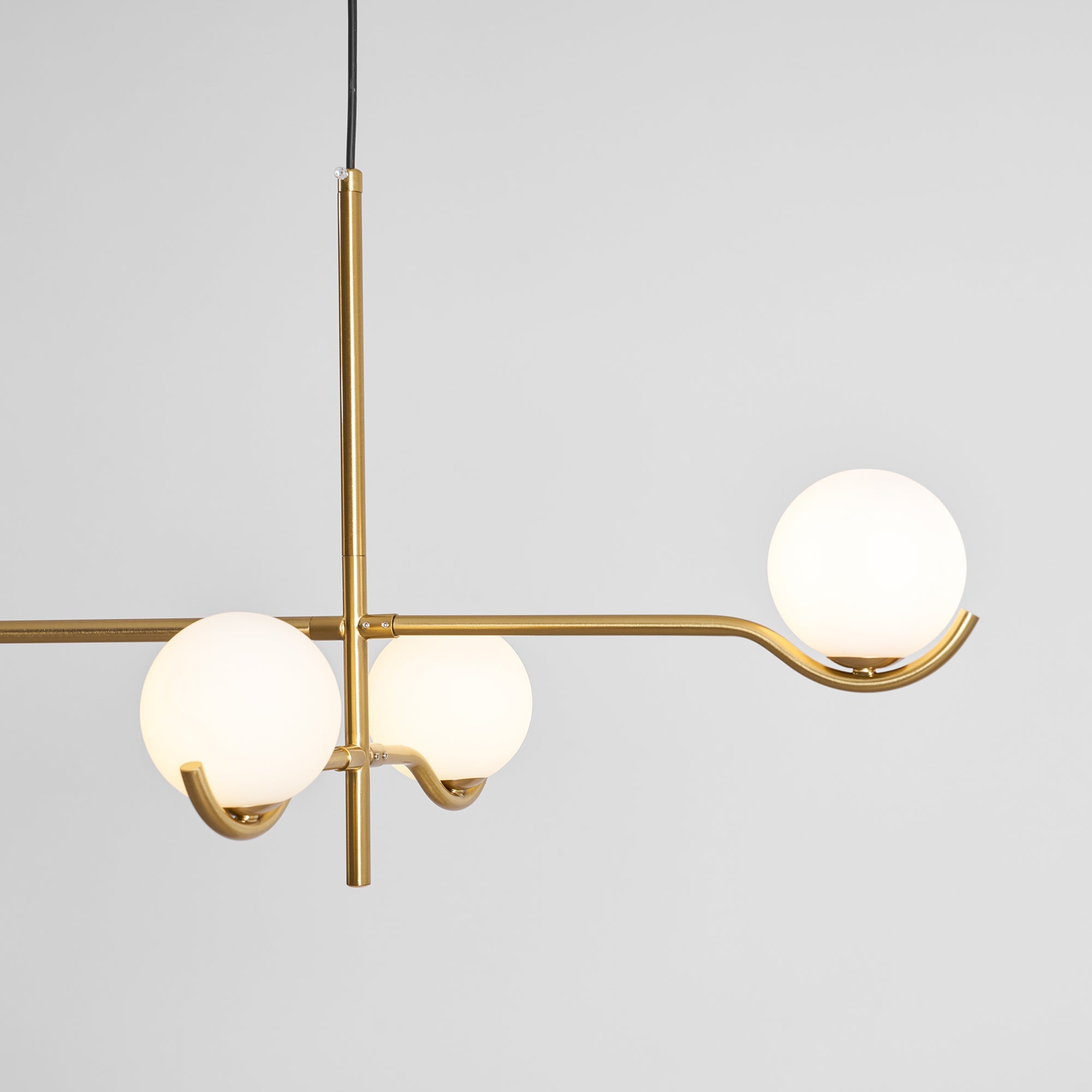 Avaleo Globe Pendant Light