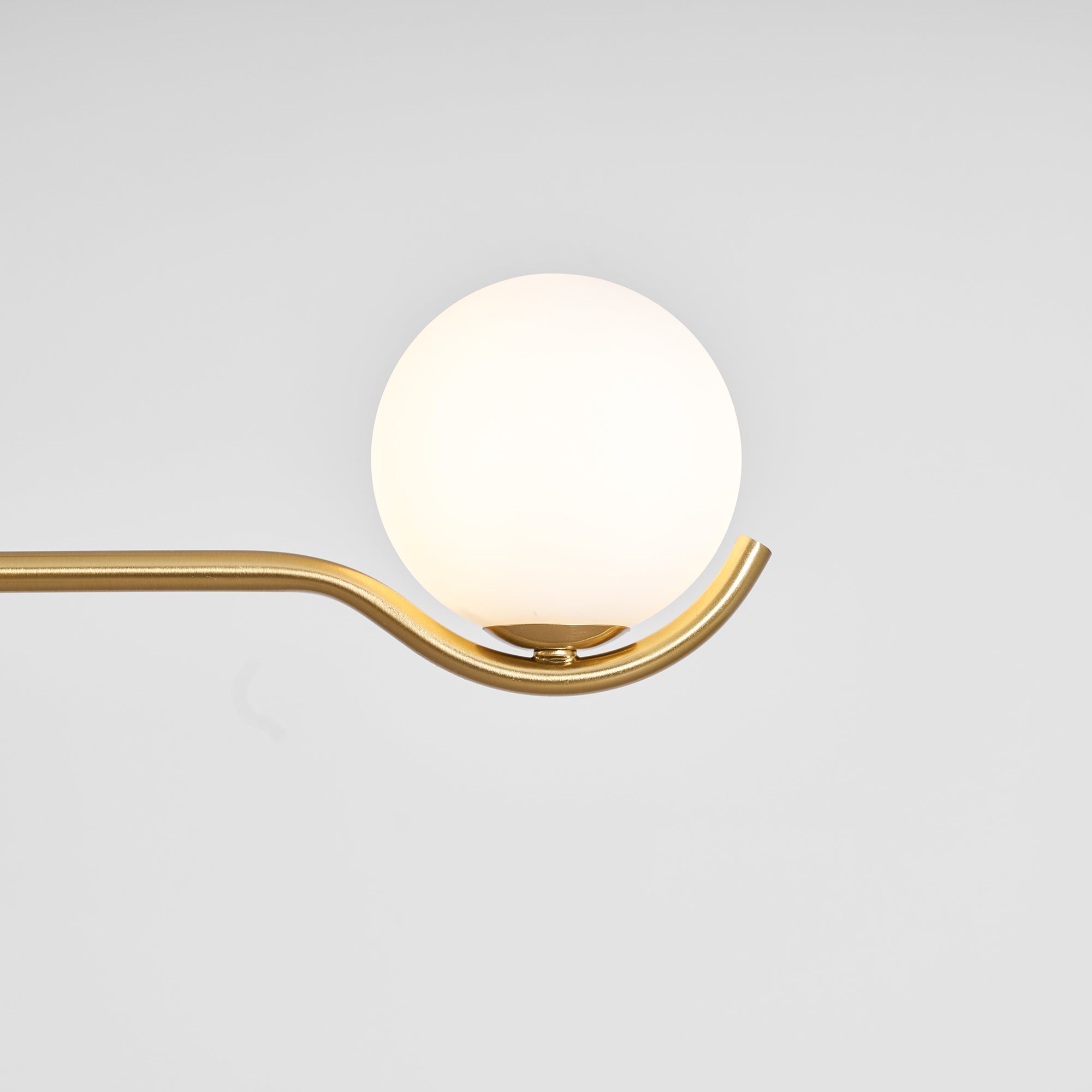 Avaleo Globe Pendant Light
