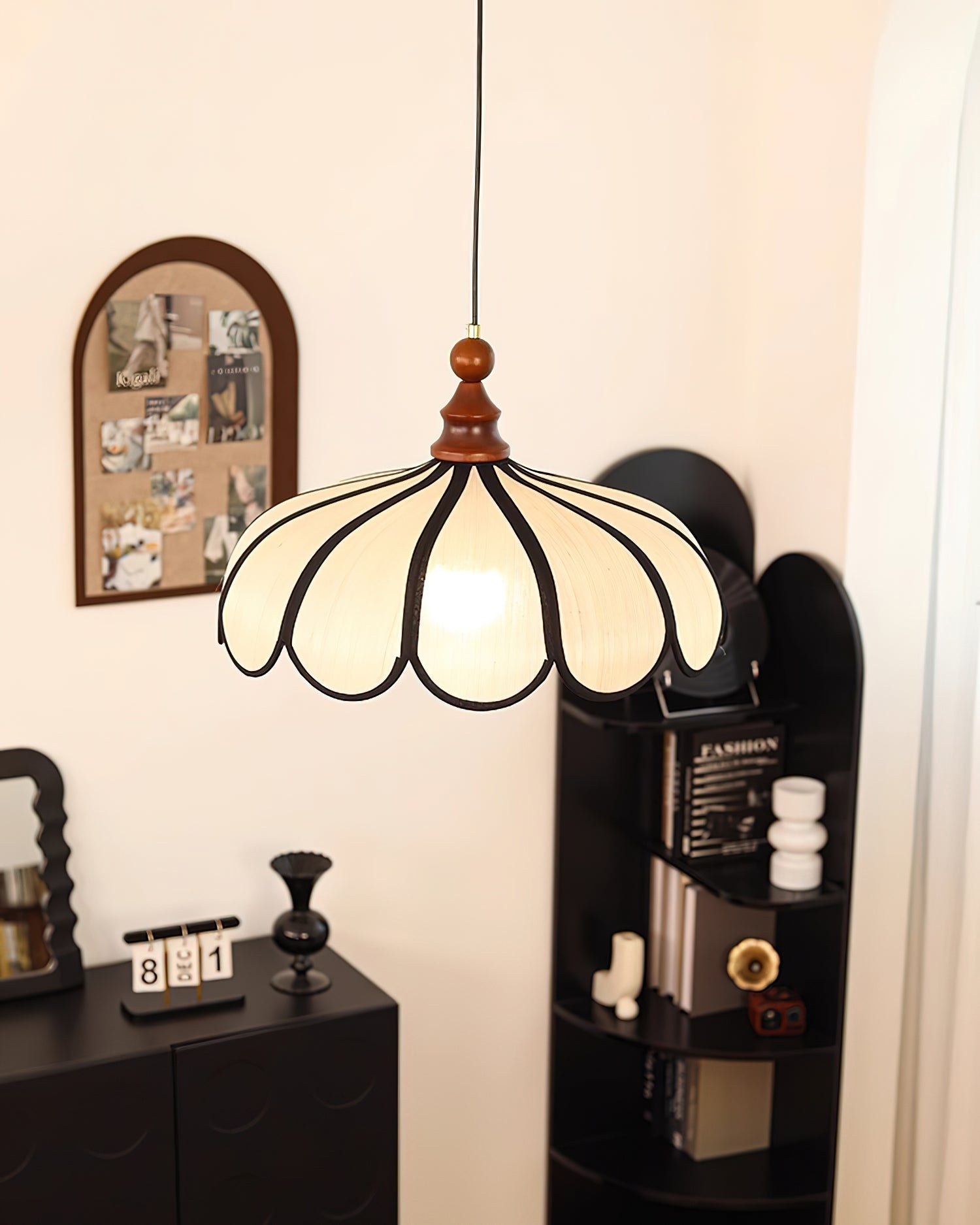 Melaona Scalloped Pendant Light