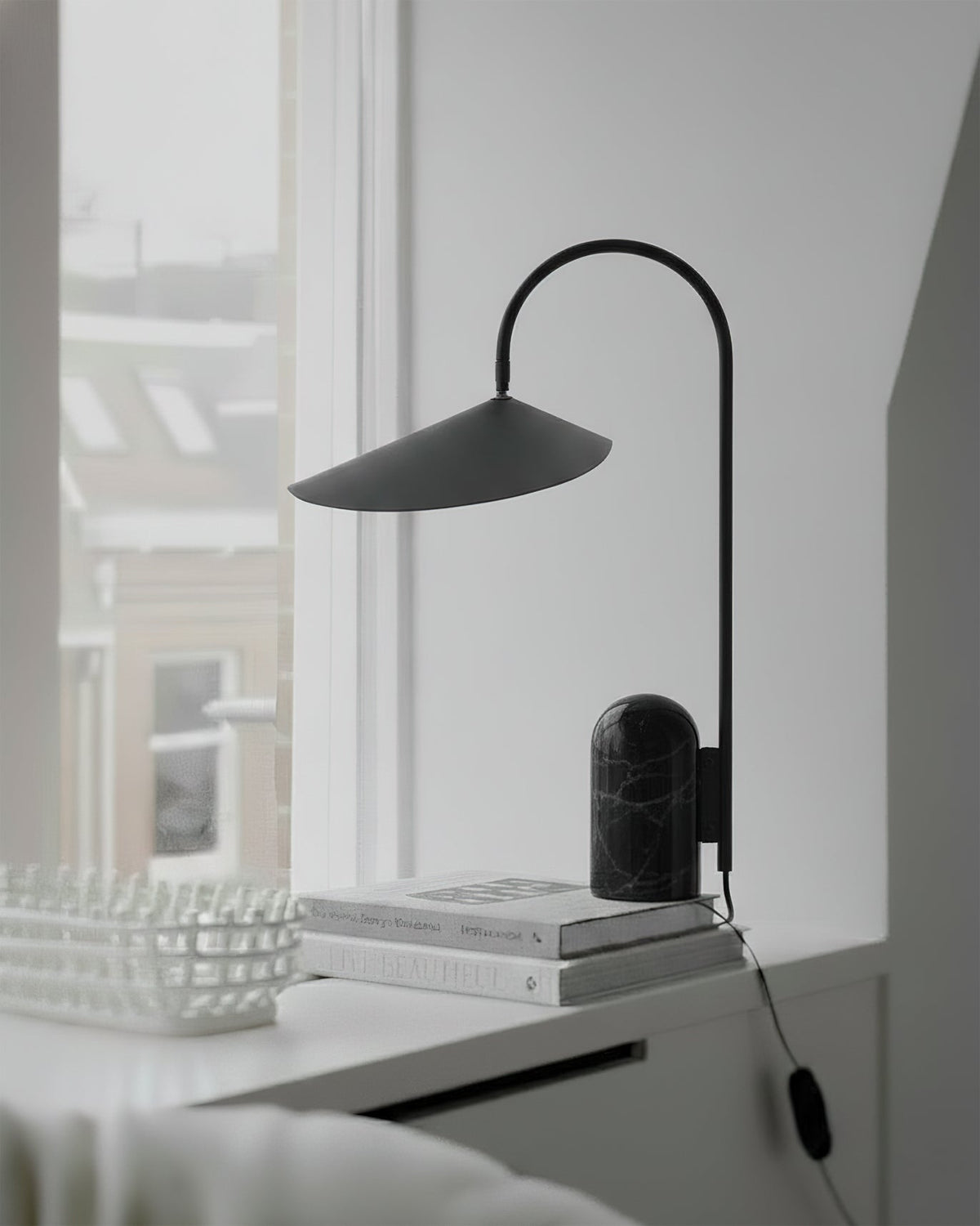 Guval Minimalist Table Lamp