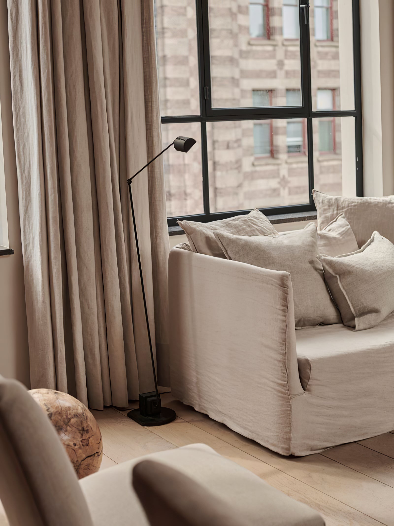 Belderix Floor Lamp