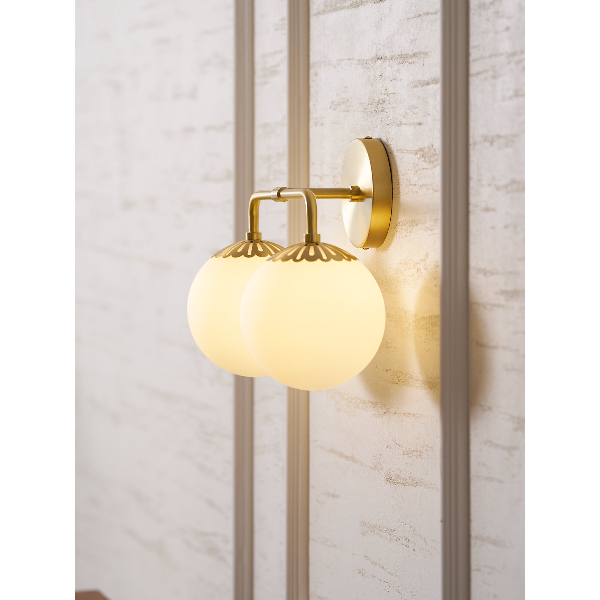 Alverello Globe Wall Light