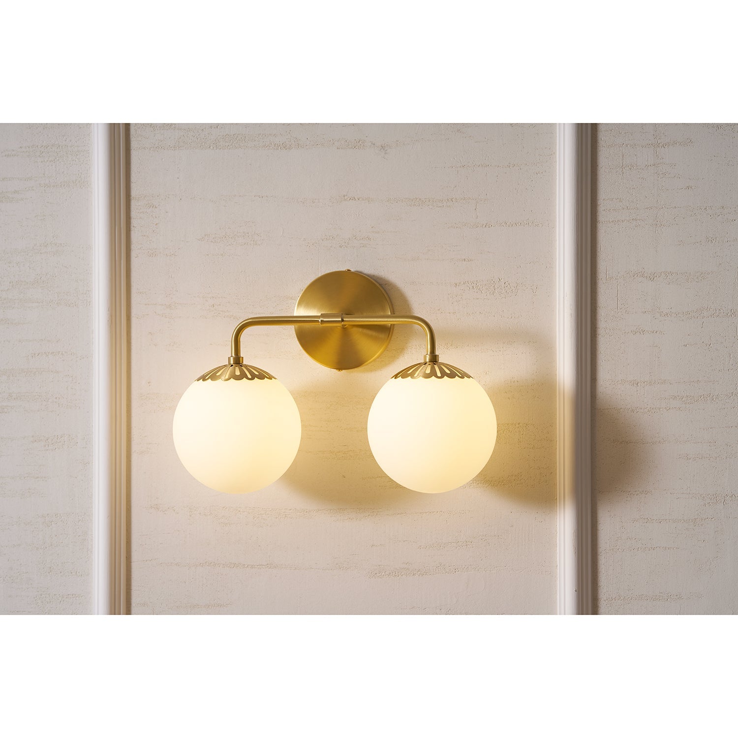 Alverello Globe Wall Light