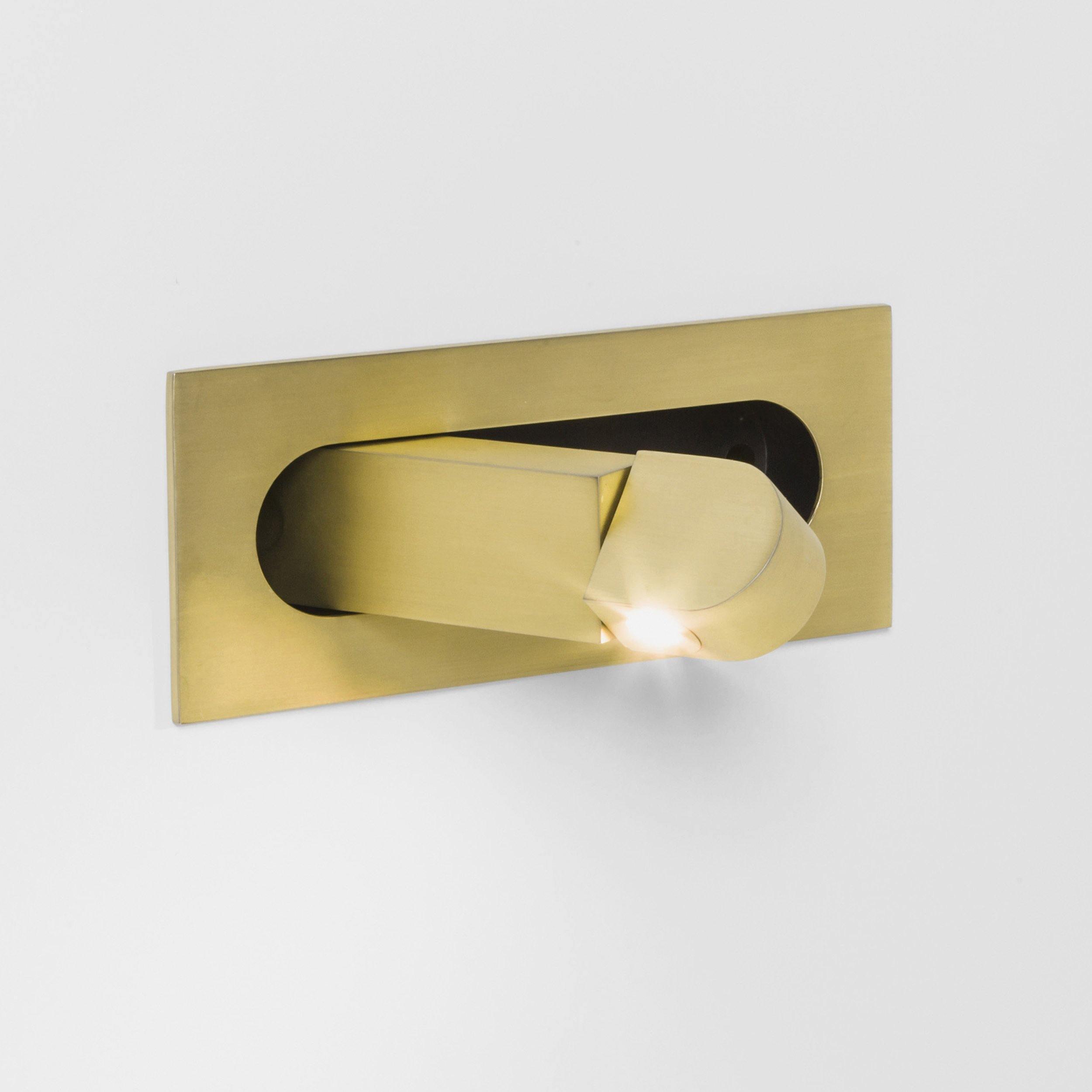 Octona Wall Light