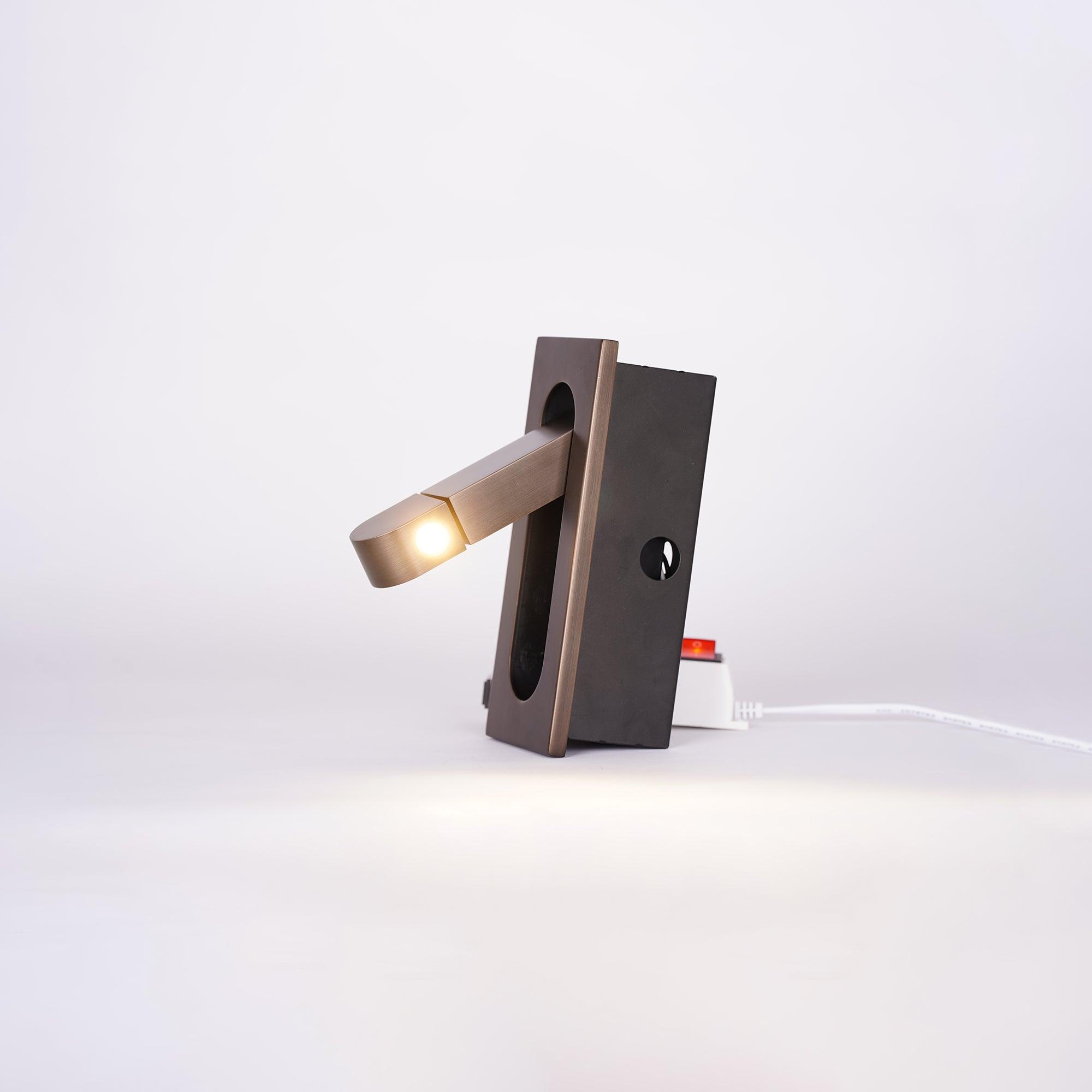 Octona Wall Light