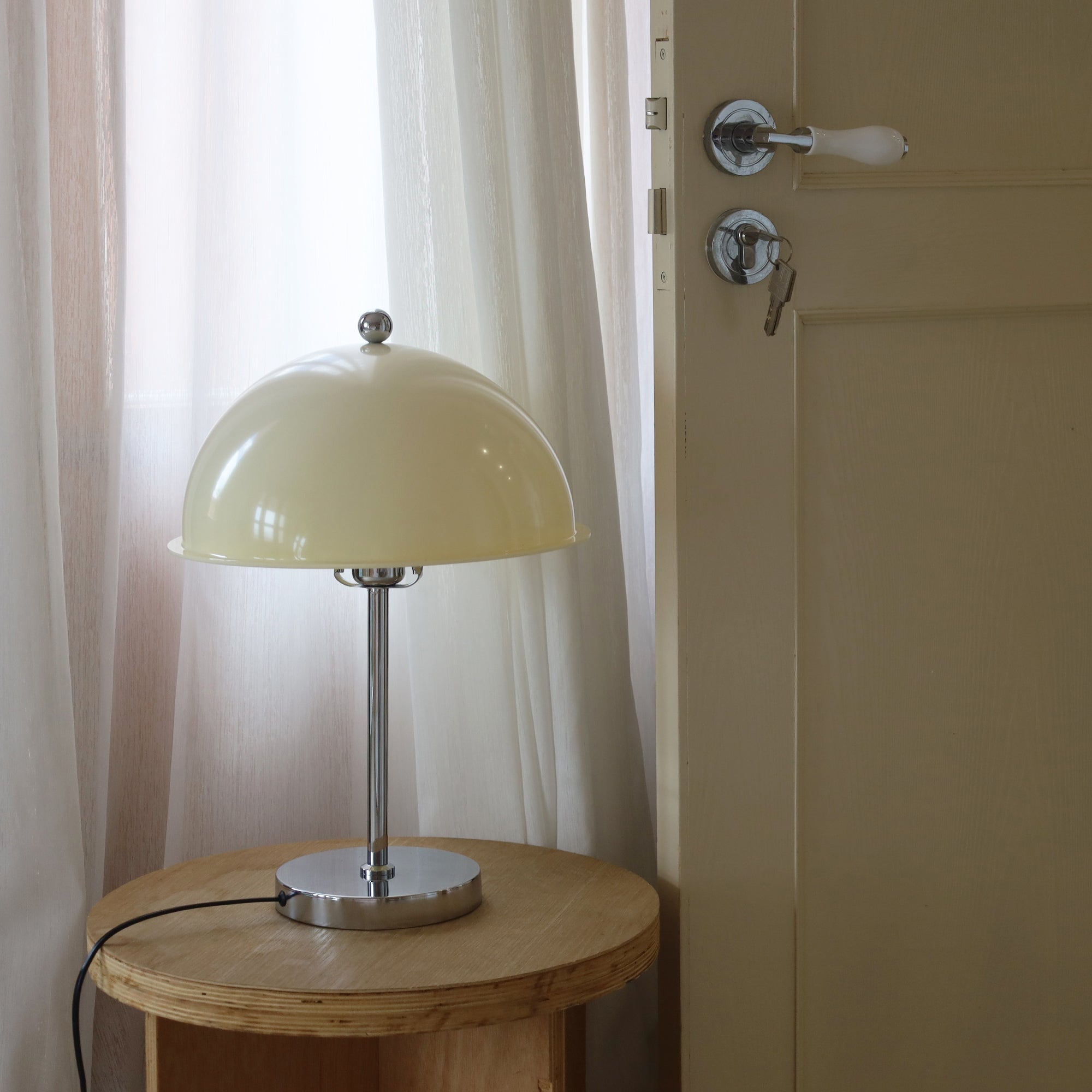 Ivavor Table Lamp