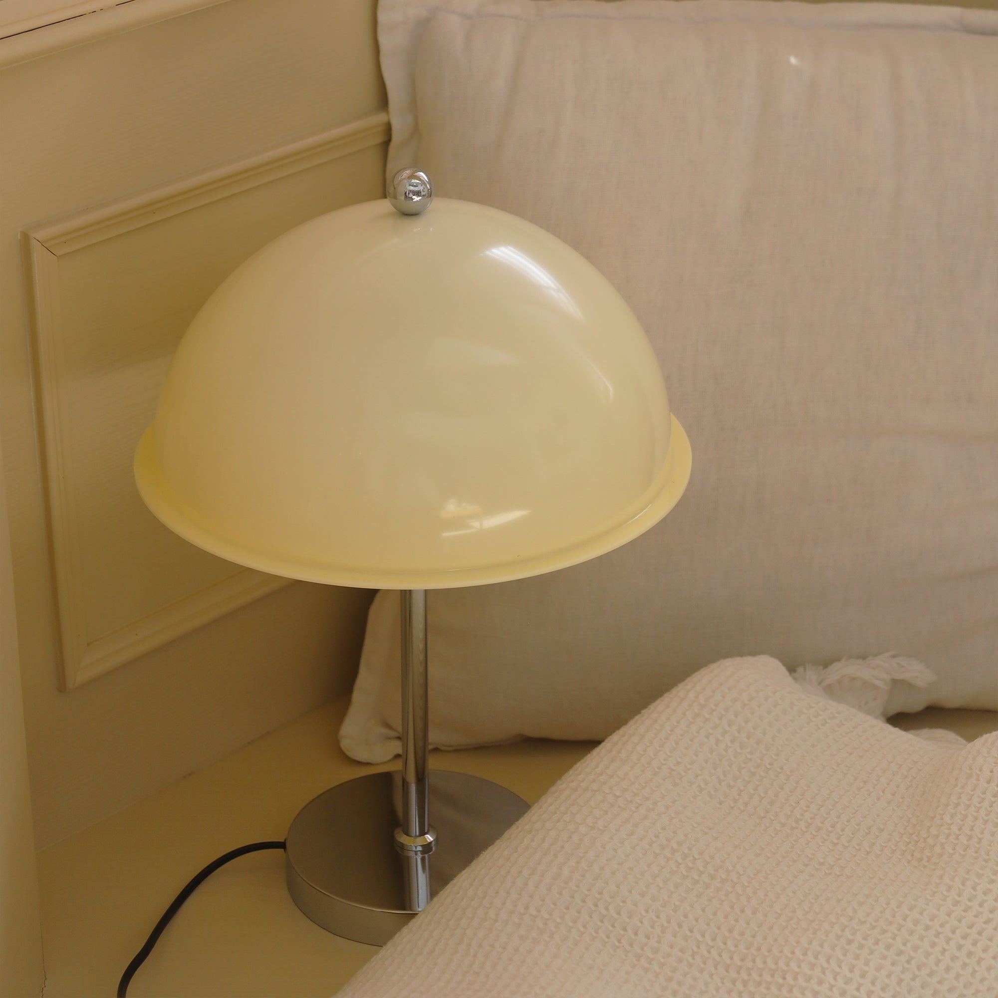 Ivavor Table Lamp