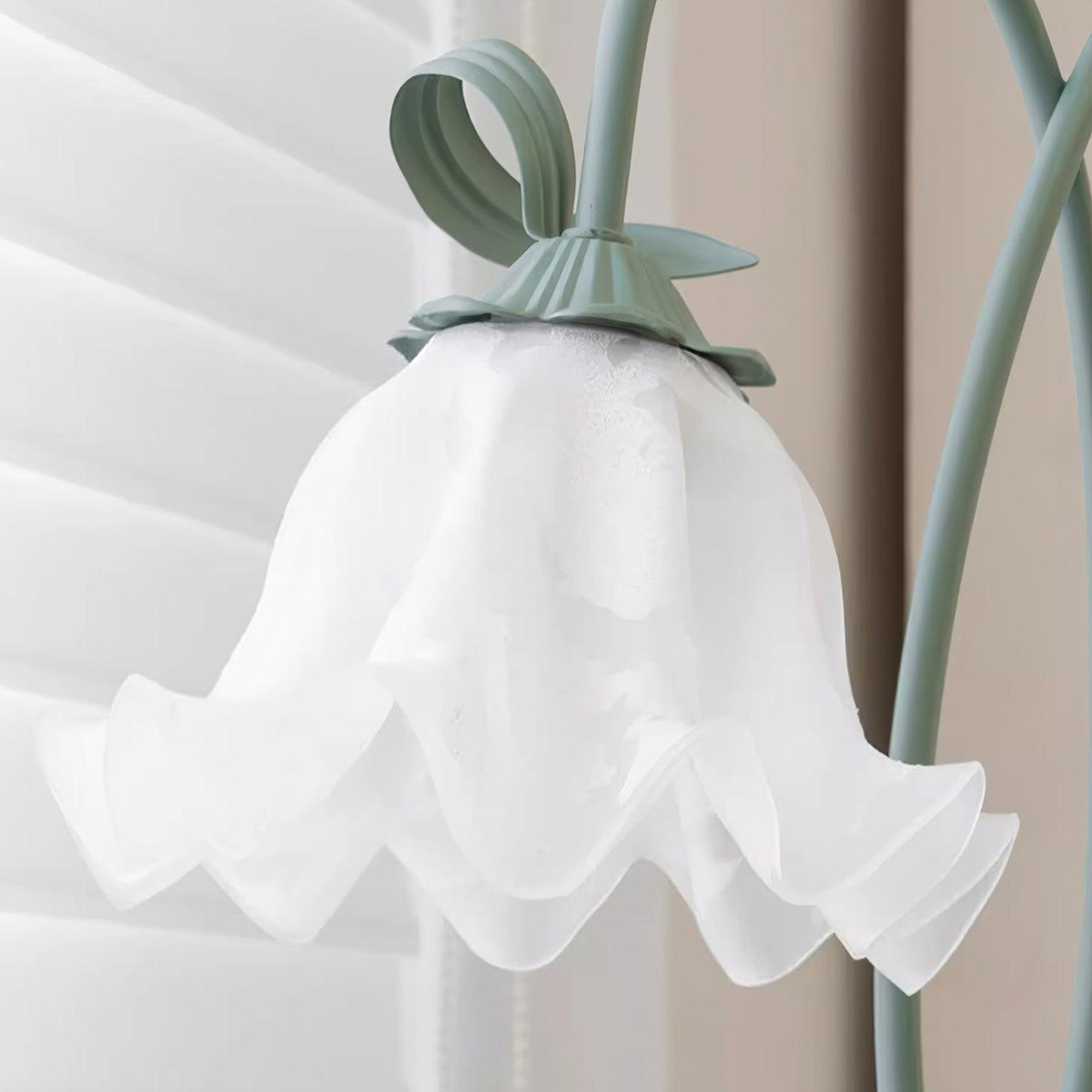 Lavelora Floral Floor Lamp