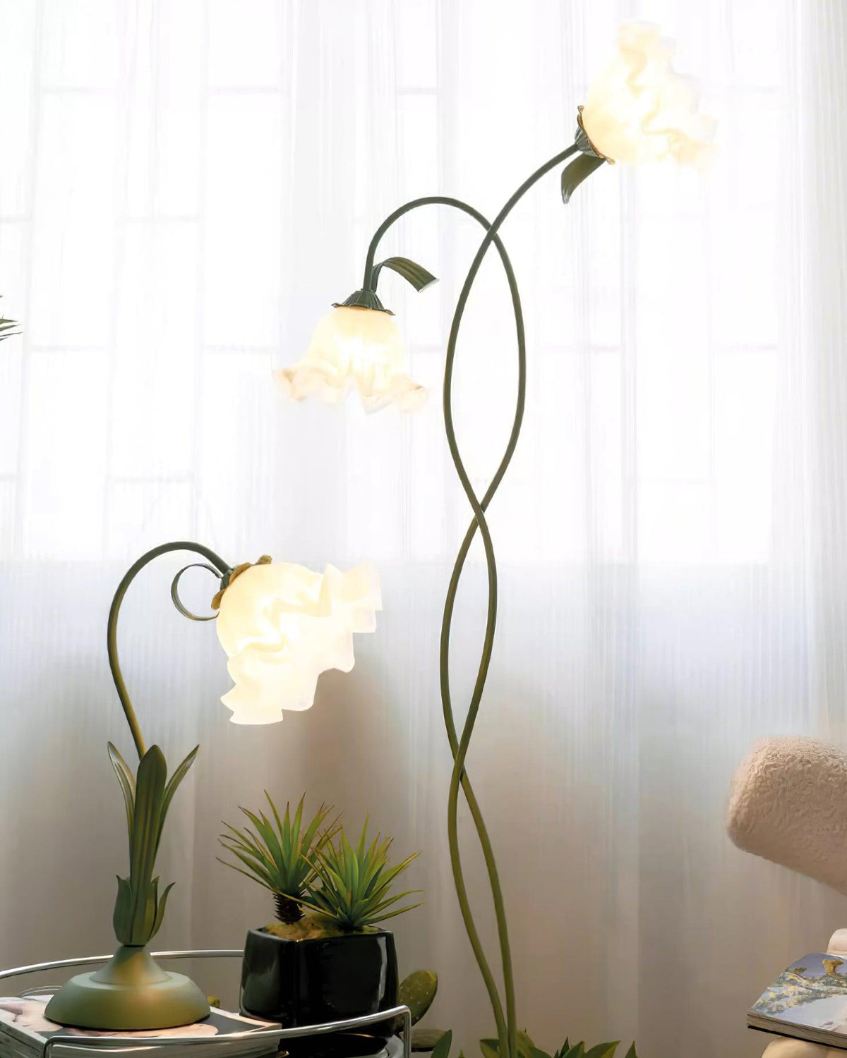 Lavelora Floral Floor Lamp