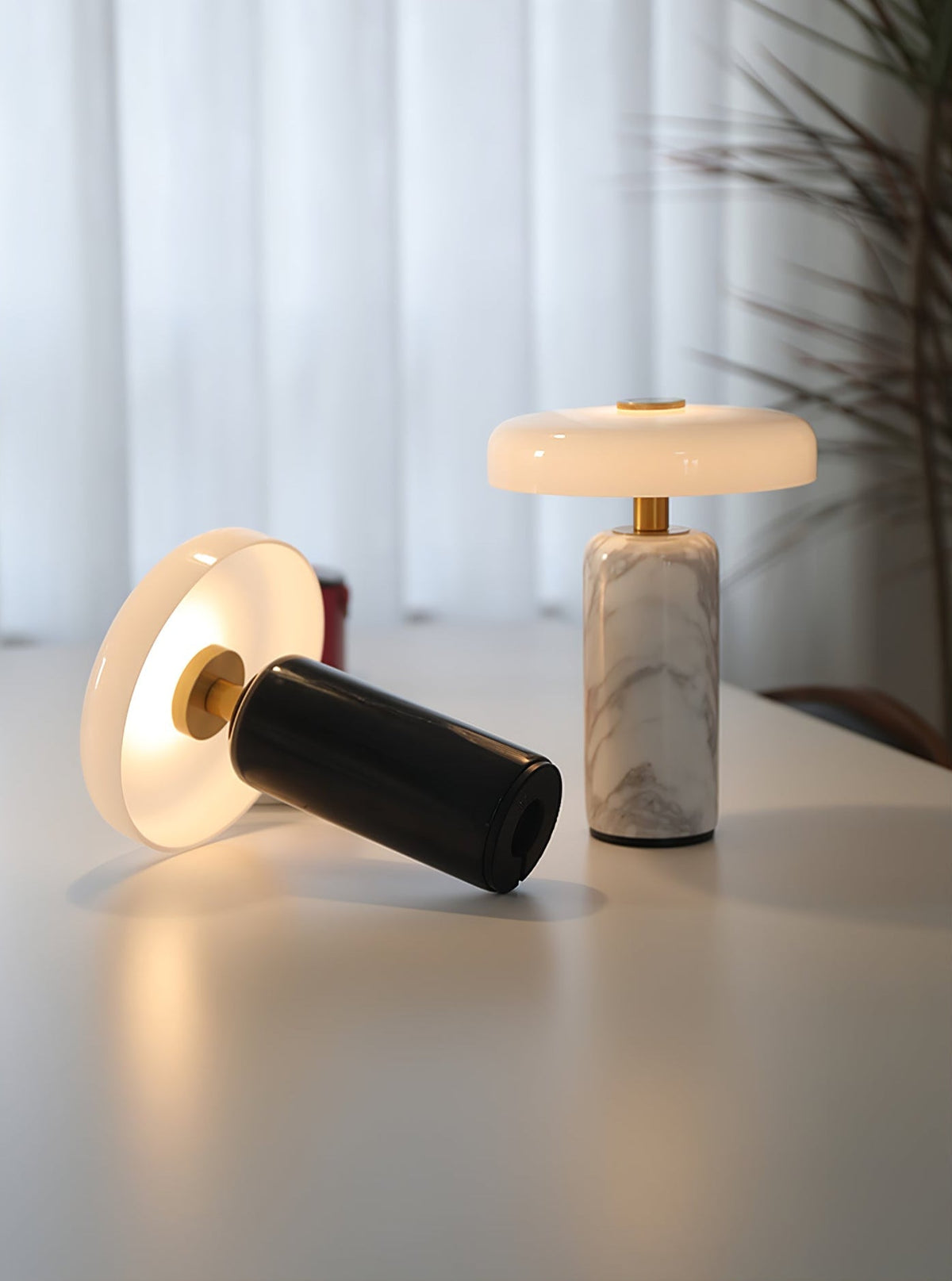 Ugonelor Table Lamp