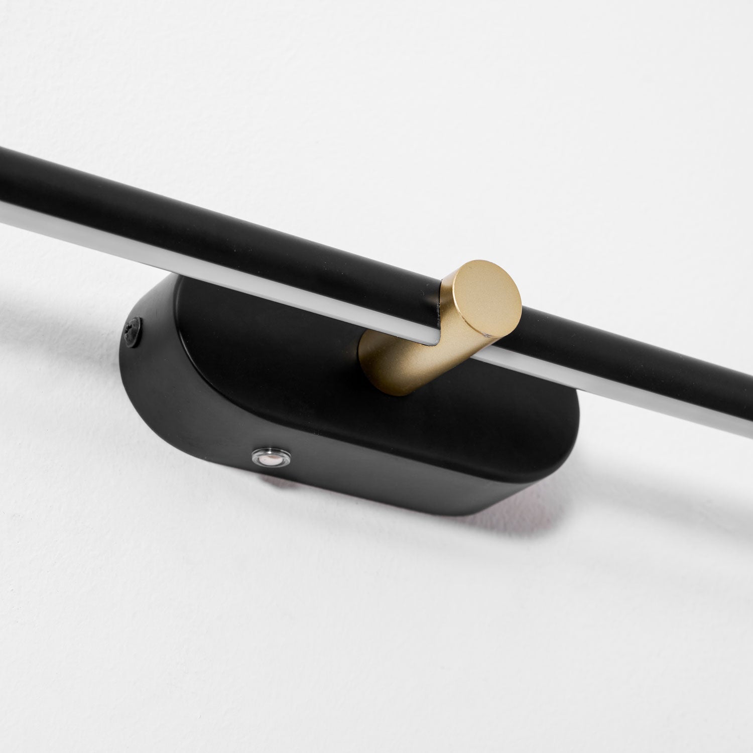 Alcarino Linear Wall Light