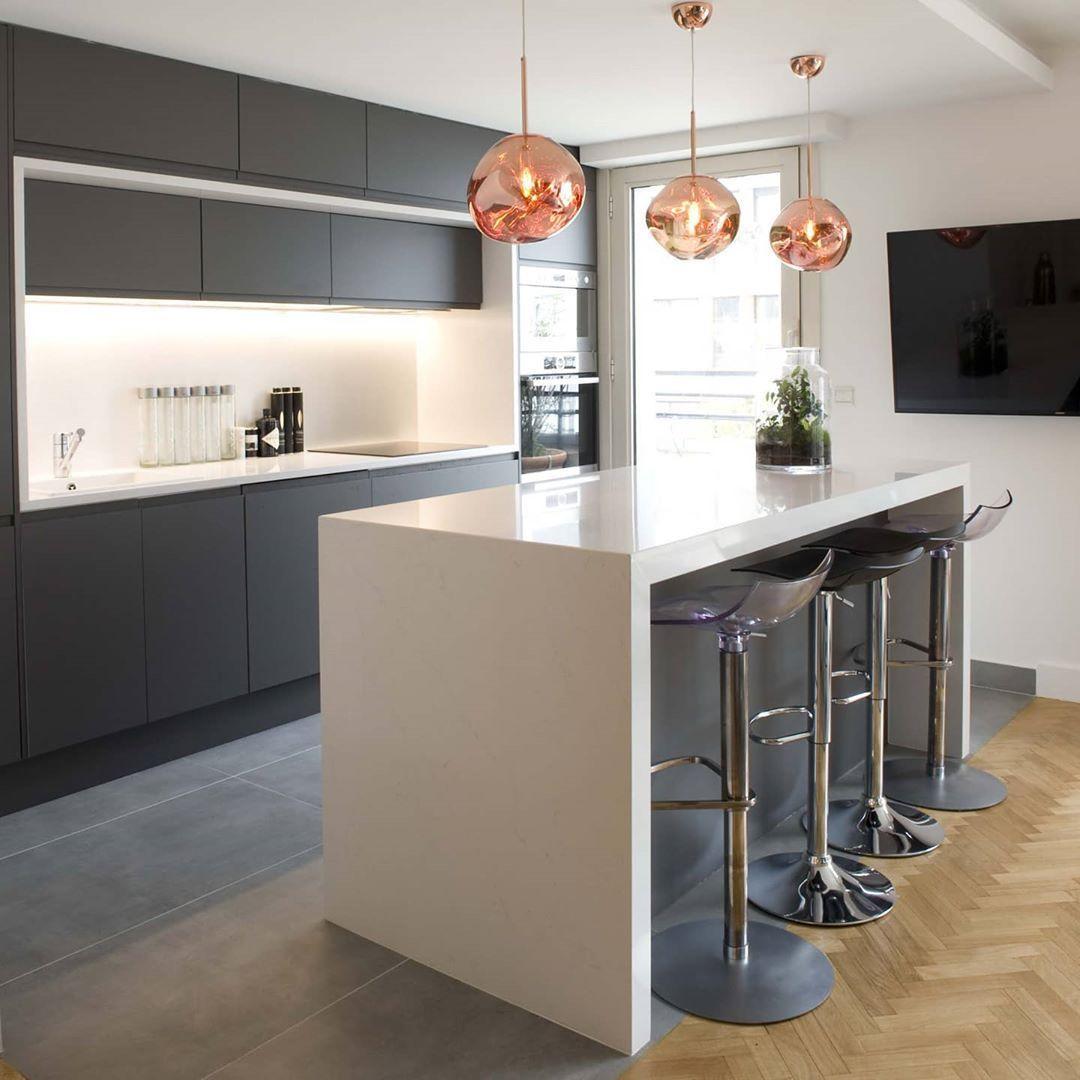 Allorvian Sculptural Pendant Light
