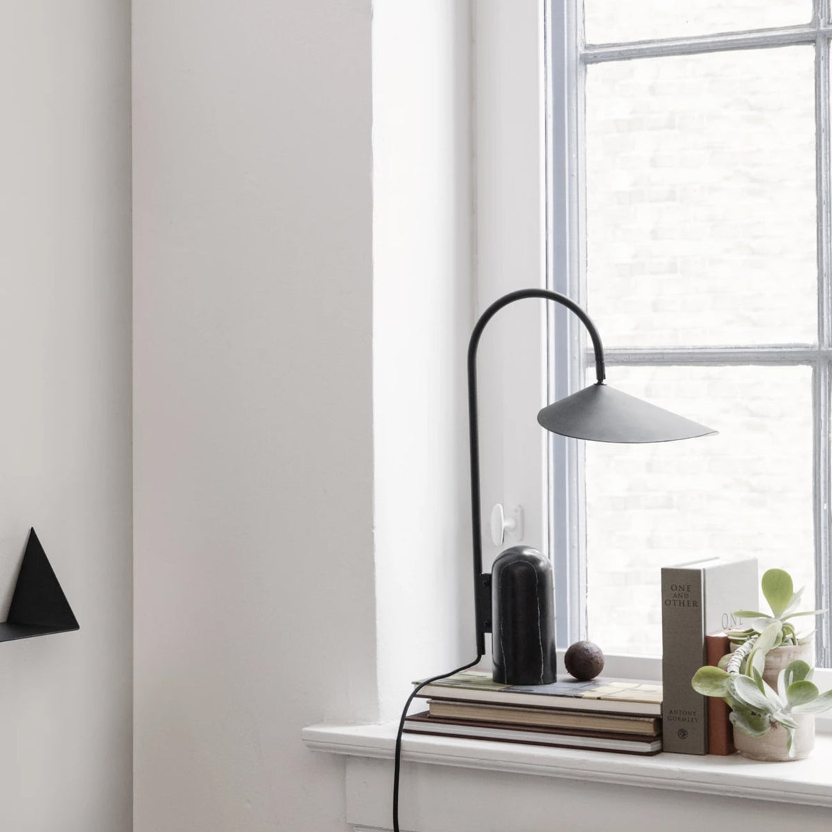 Guval Minimalist Table Lamp