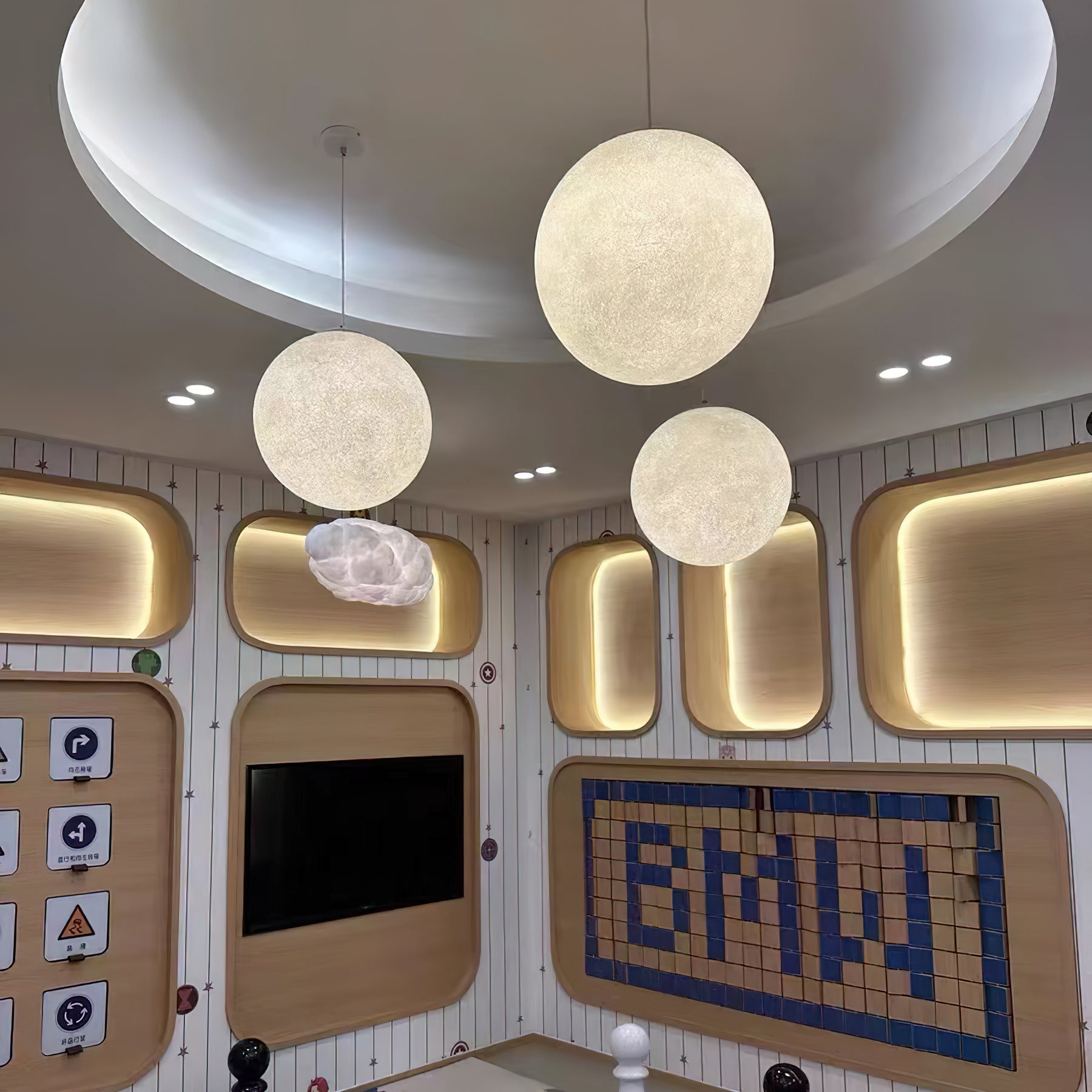 Hubelora Globe Pendant Light