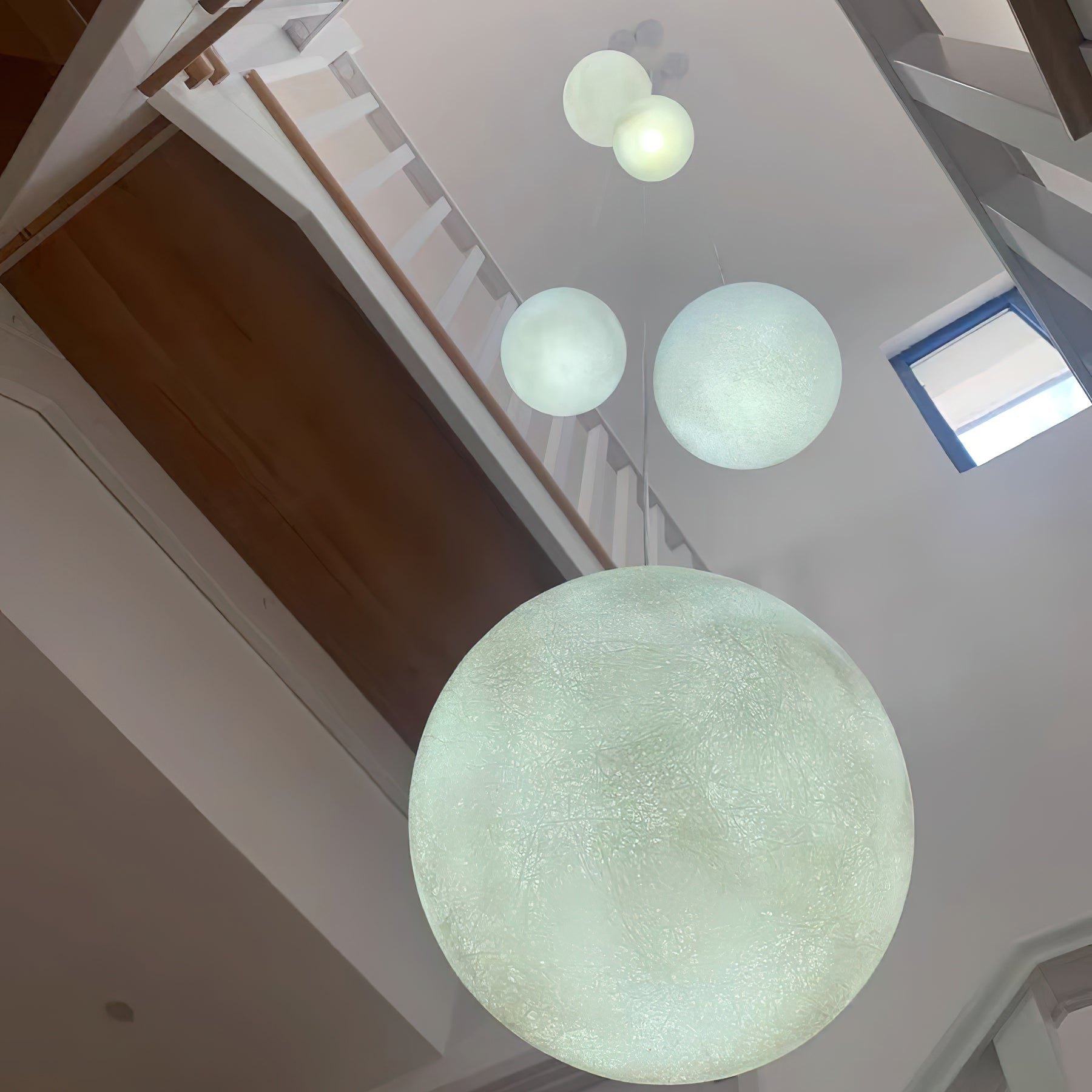 Hubelora Globe Pendant Light