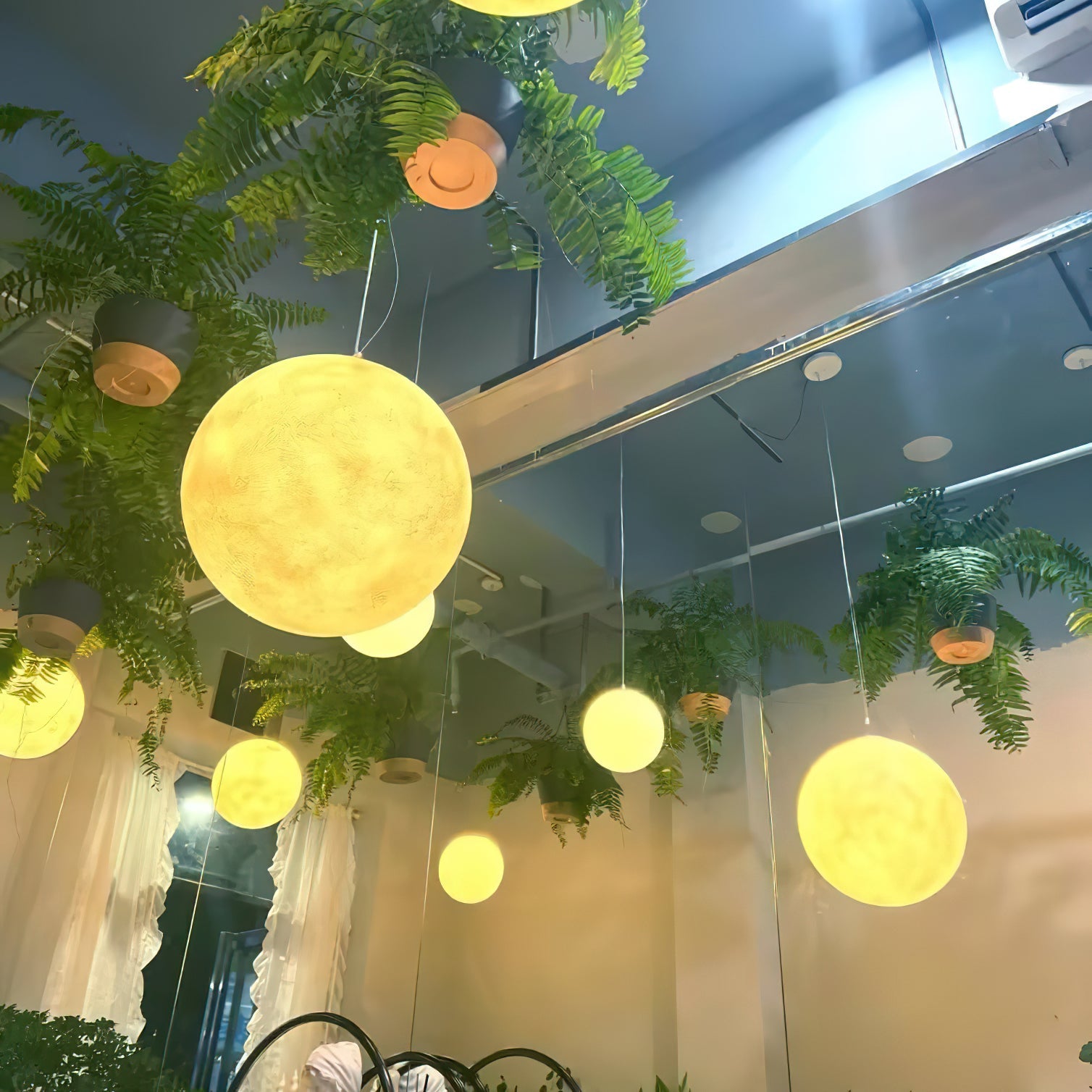 Hubelora Globe Pendant Light