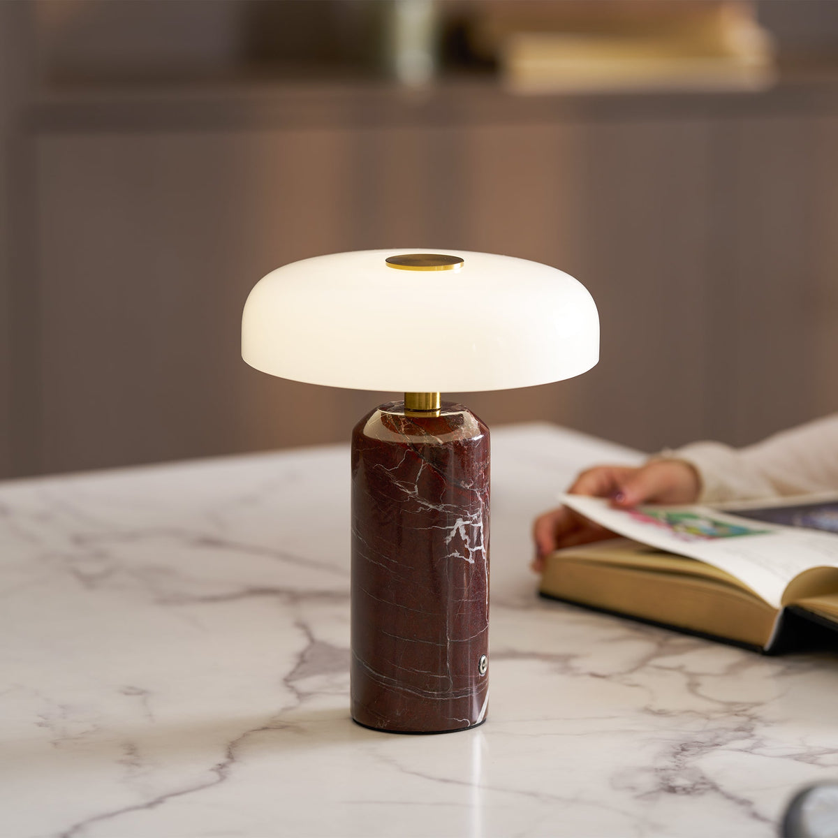 Ugonelor Table Lamp