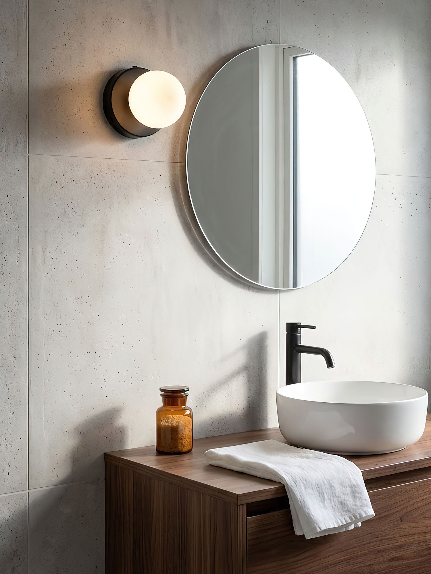 Hogon Globe Wall Light