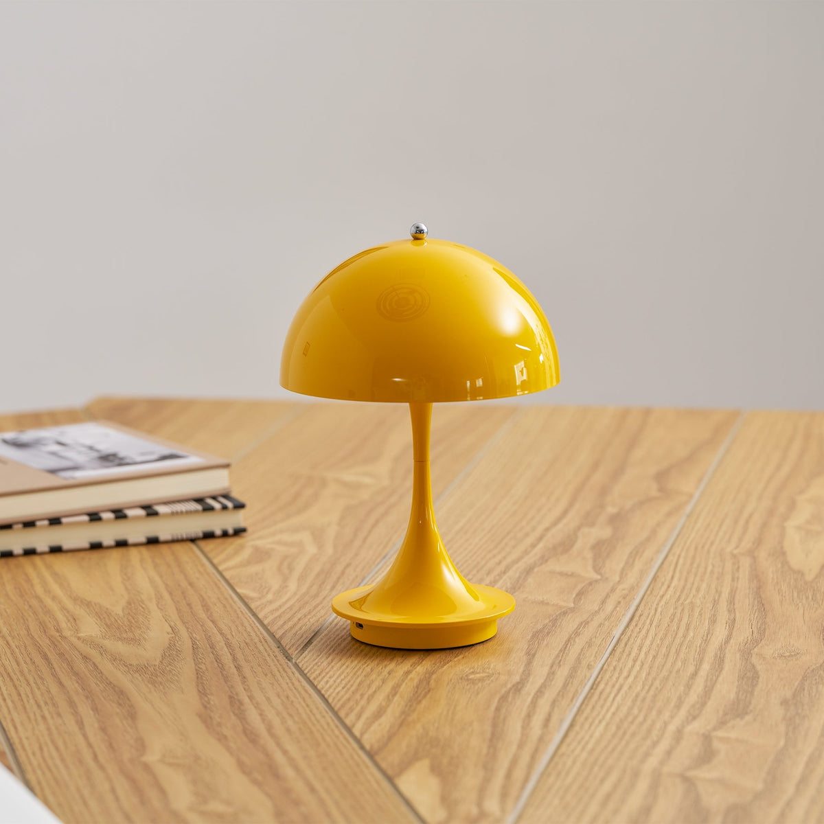 Geval Outdoor Table Lamp