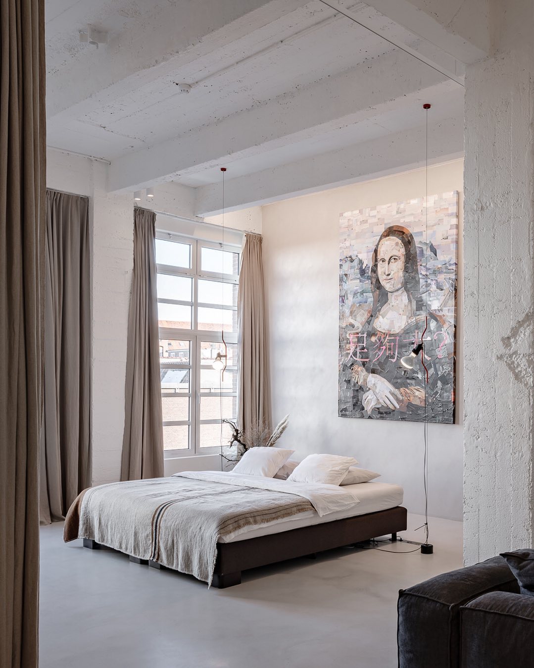 Pabel Floor to Ceiling Light