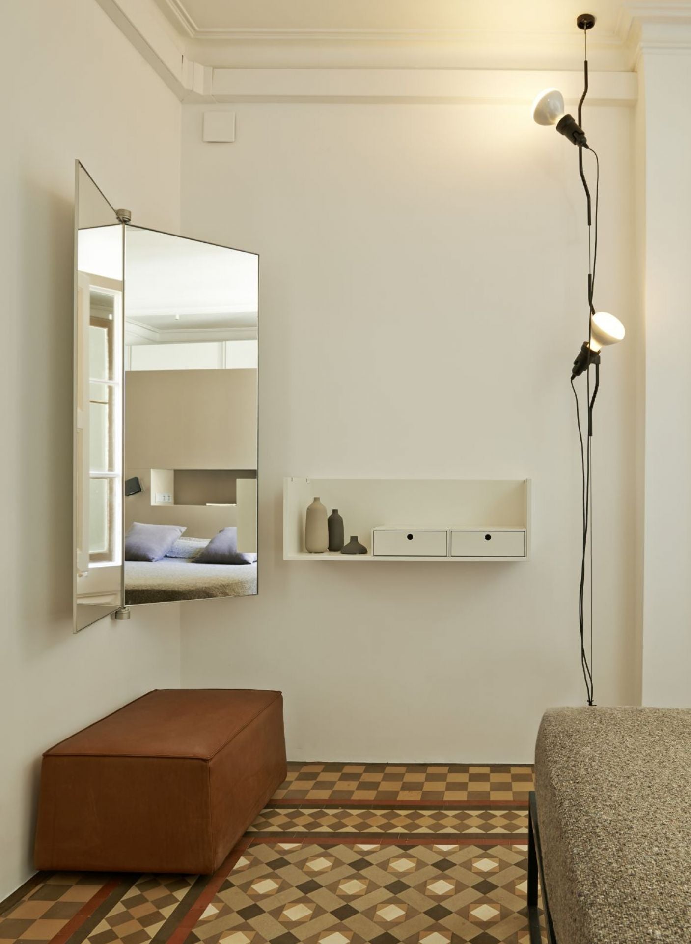 Pabel Floor to Ceiling Light