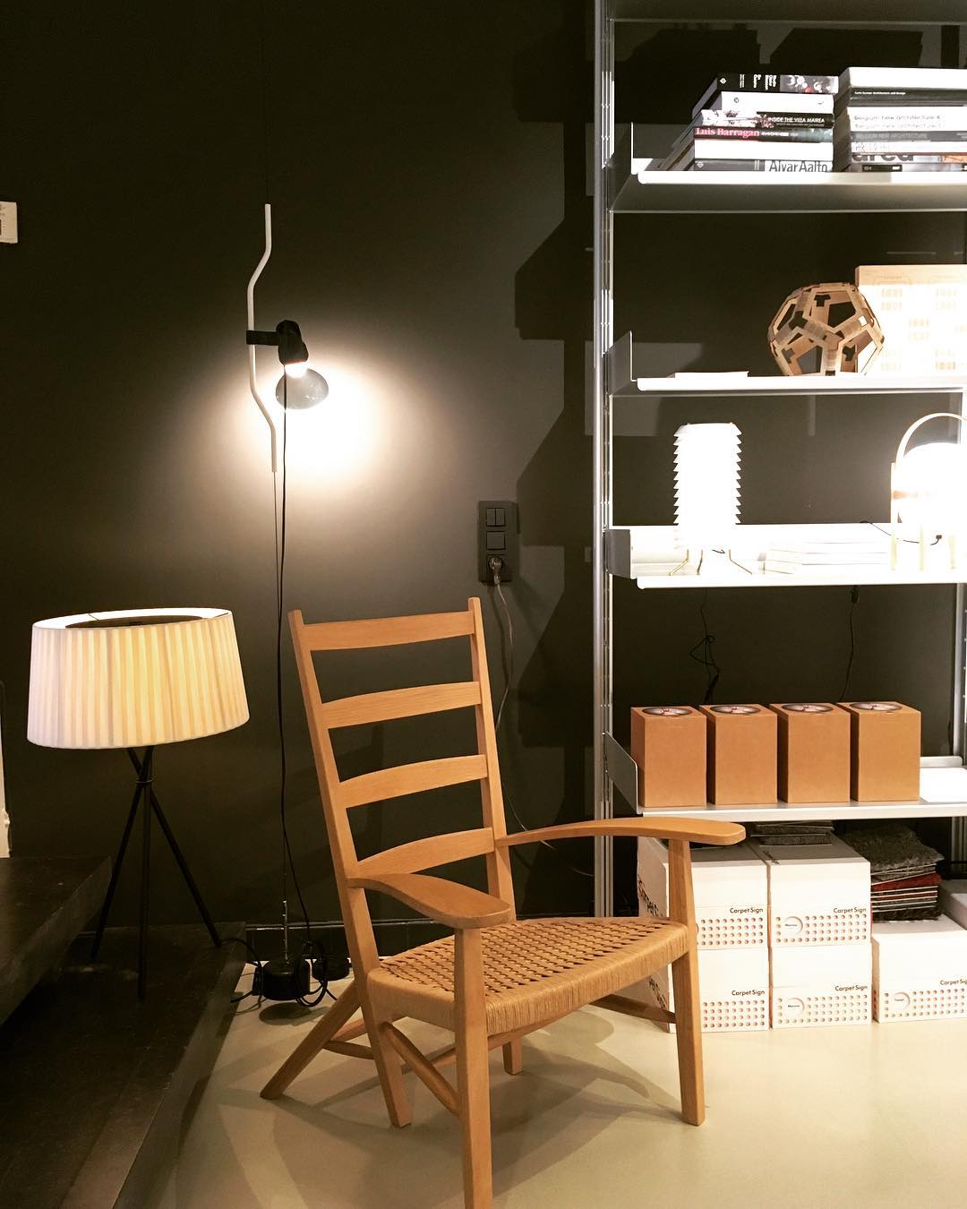 Pabel Floor to Ceiling Light