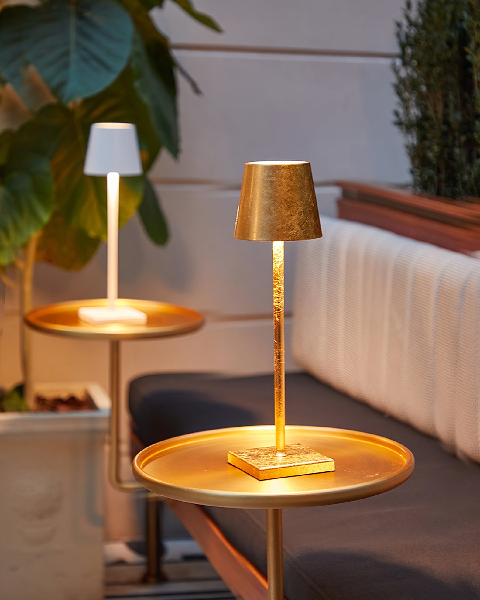 Araraano Portable Table Lamp