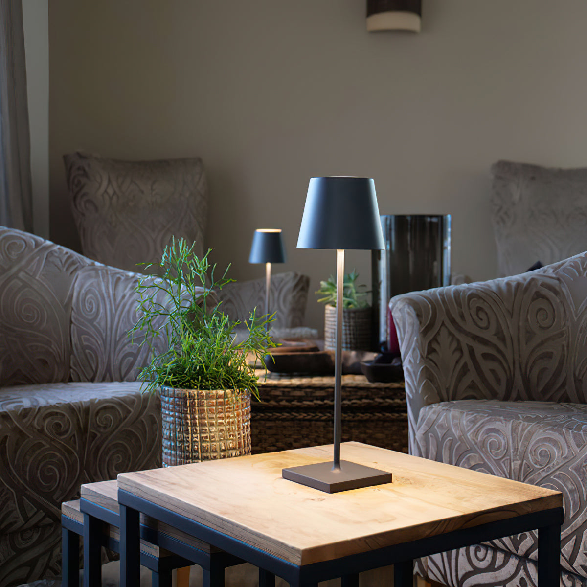 Araraano Portable Table Lamp